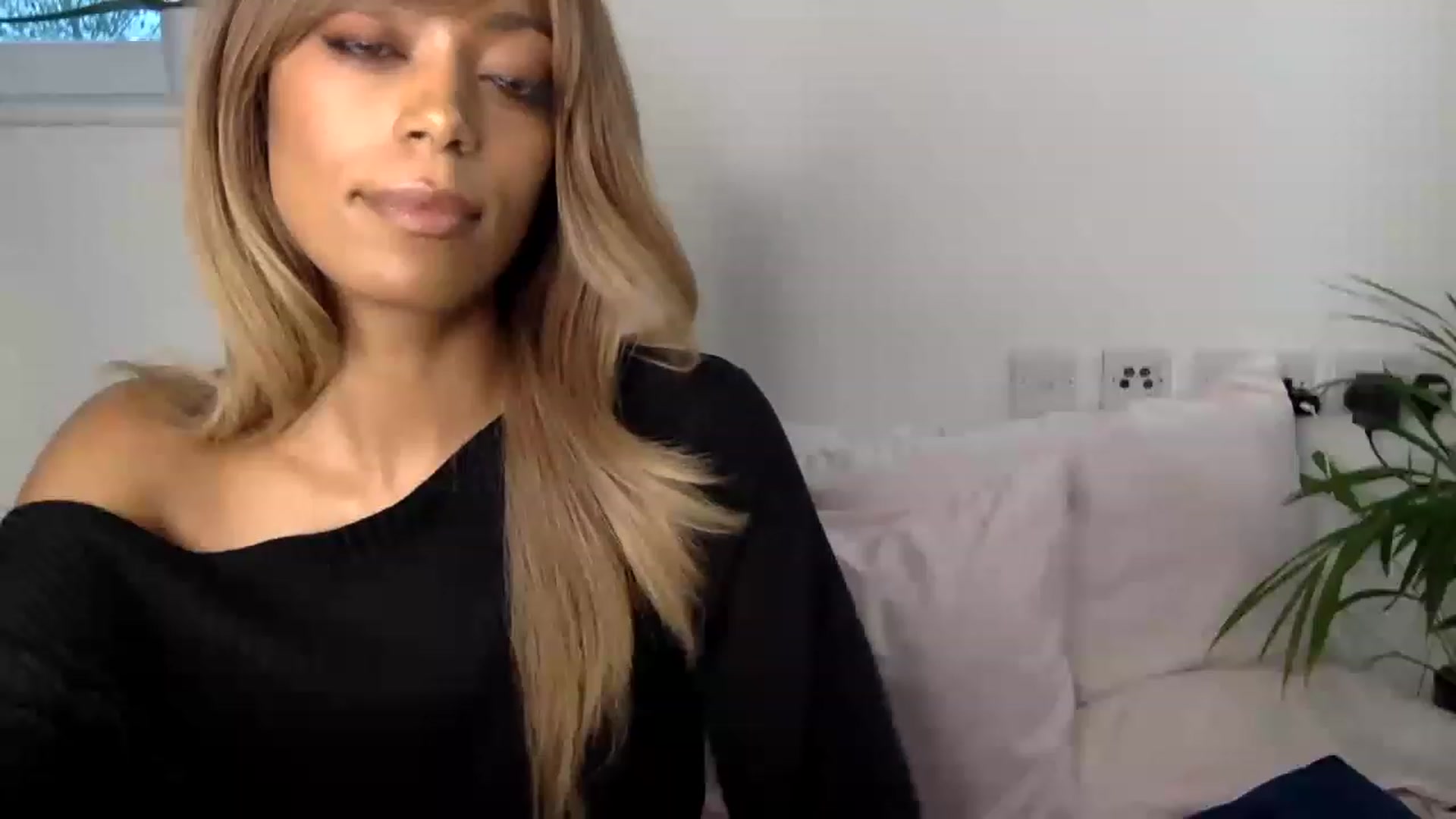 Gallery image thumbnail from MissLuna22's myfreecams stream on, 01/25/2023, 12:22 image 13 of 20
