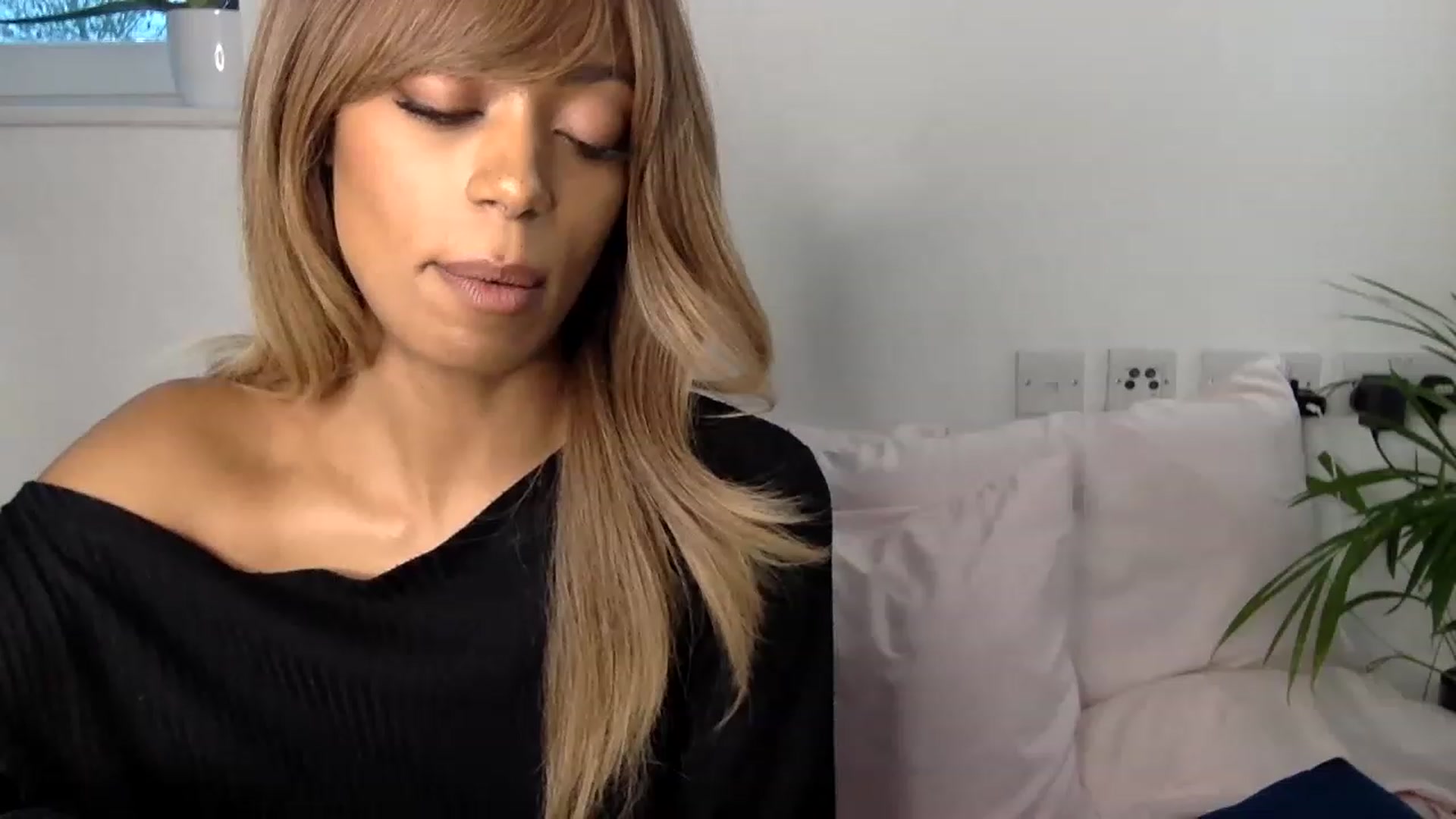 Gallery image thumbnail from MissLuna22's myfreecams stream on, 01/25/2023, 12:22 image 18 of 20