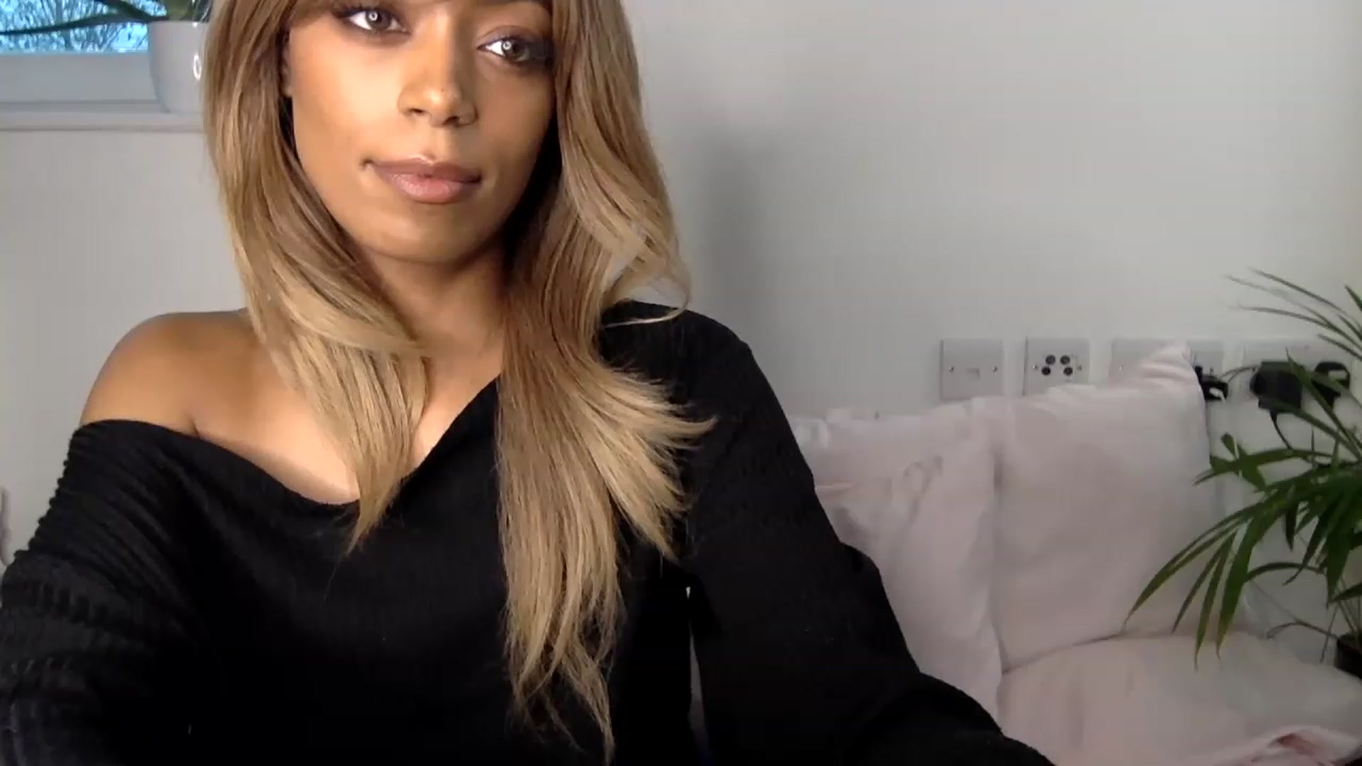 Gallery image thumbnail from MissLuna22's myfreecams stream on, 01/25/2023, 12:22 image 3 of 20
