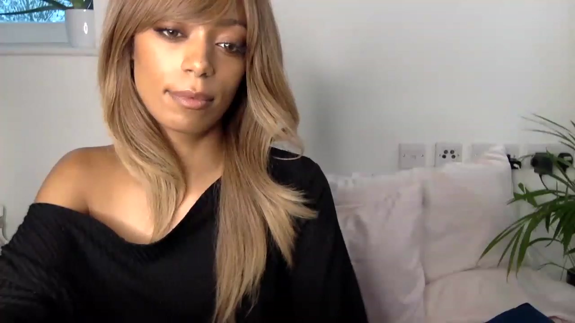 Gallery image thumbnail from MissLuna22's myfreecams stream on, 01/25/2023, 12:22 image 9 of 20