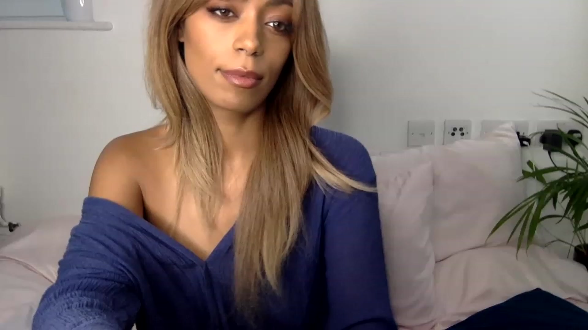 Gallery image thumbnail from MissLuna22's myfreecams stream on, 01/25/2023, 14:06 image 1 of 20