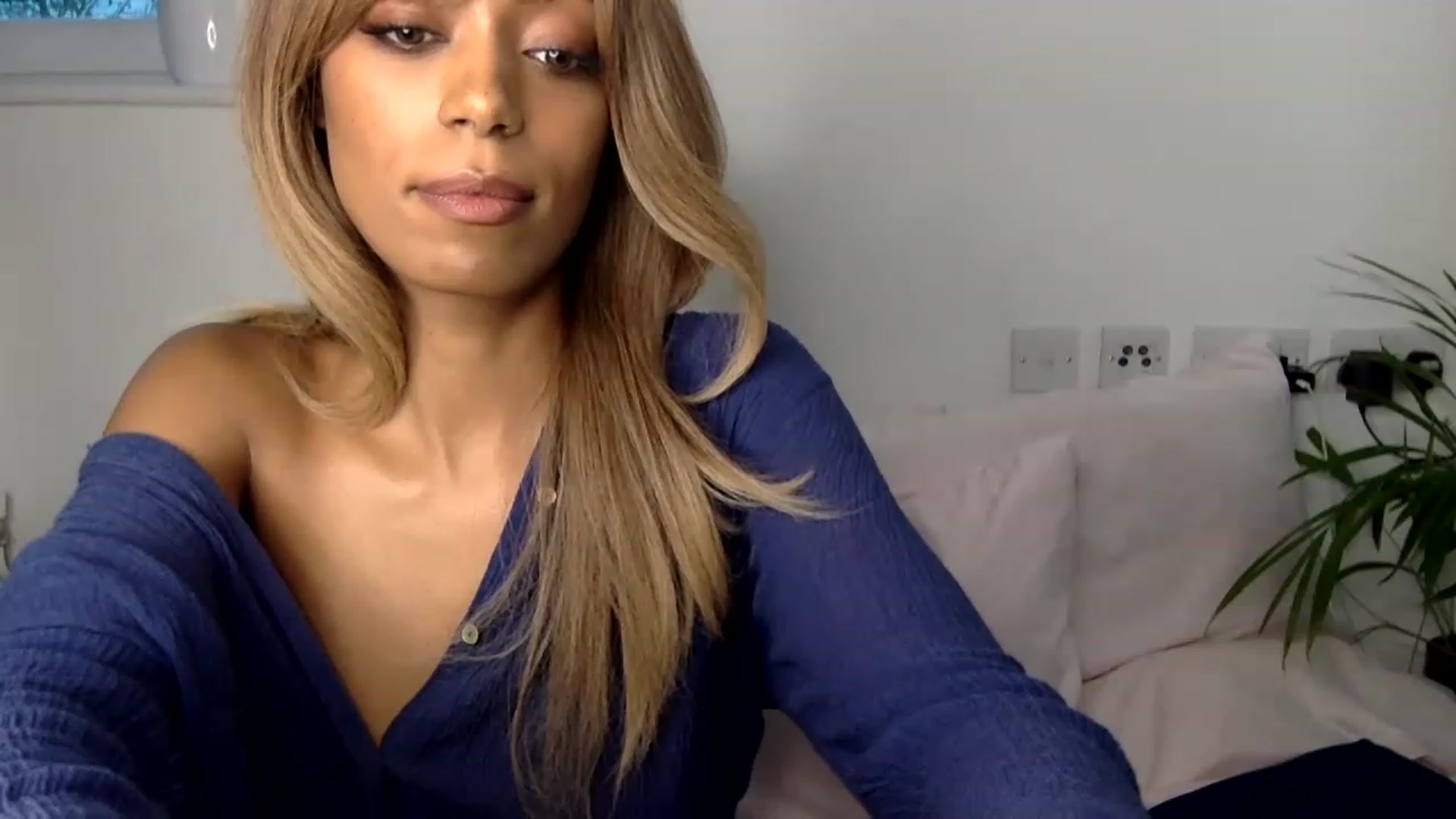 Gallery image thumbnail from MissLuna22's myfreecams stream on, 01/25/2023, 14:06 image 18 of 20