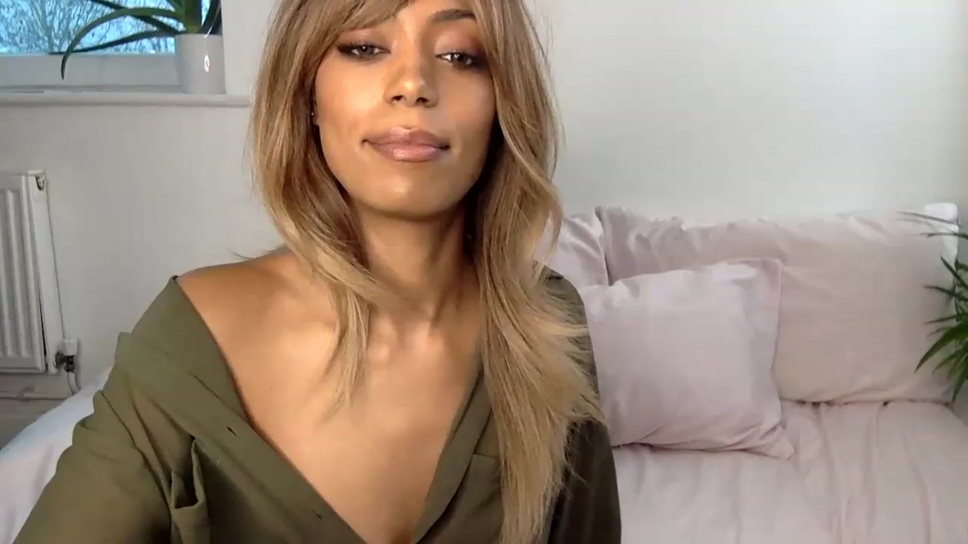 Gallery image thumbnail from MissLuna22's myfreecams stream on, 02/23/2023, 13:49 image 14 of 20