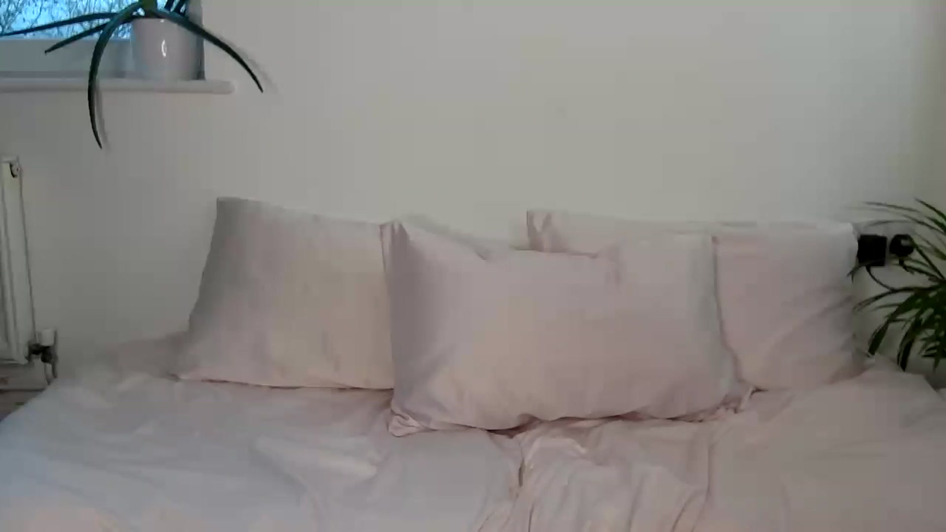 Gallery image thumbnail from MissLuna22's myfreecams stream on, 03/29/2023, 12:49 image 16 of 20