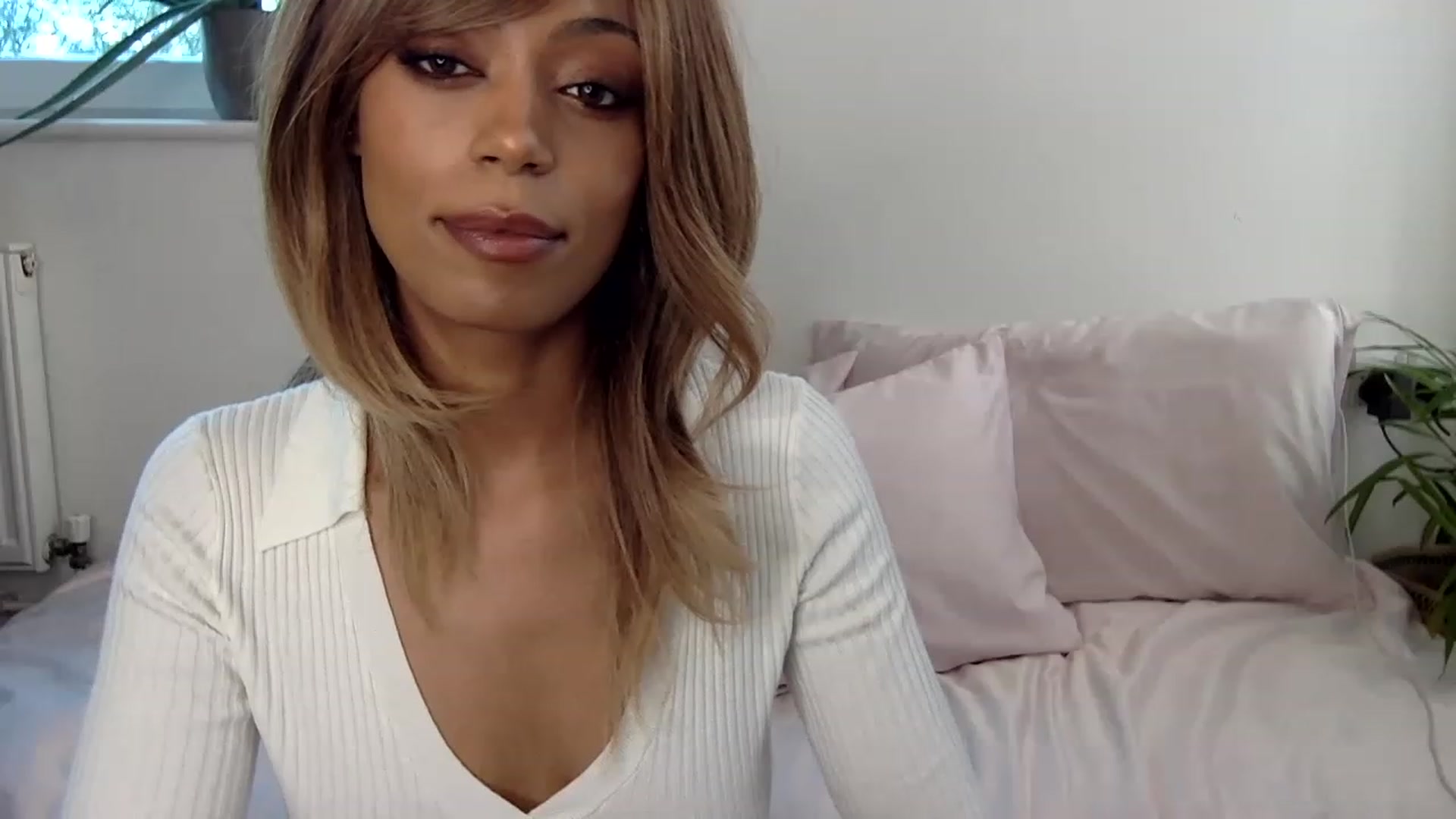Gallery image thumbnail from MissLuna22's myfreecams stream on, 05/07/2023, 15:19 image 2 of 20