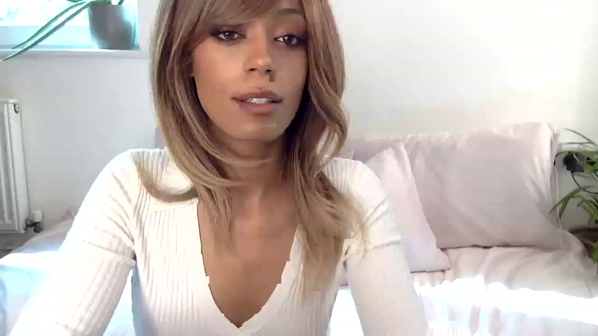Gallery image thumbnail from MissLuna22's myfreecams stream on, 05/07/2023, 15:19 image 16 of 20