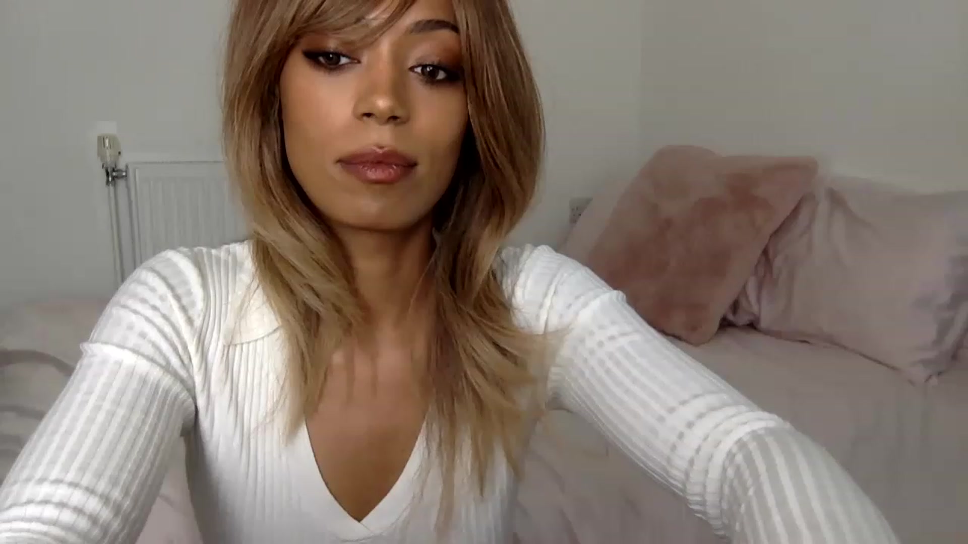 Gallery image thumbnail from MissLuna22's myfreecams stream on, 05/17/2023, 13:07 image 20 of 20