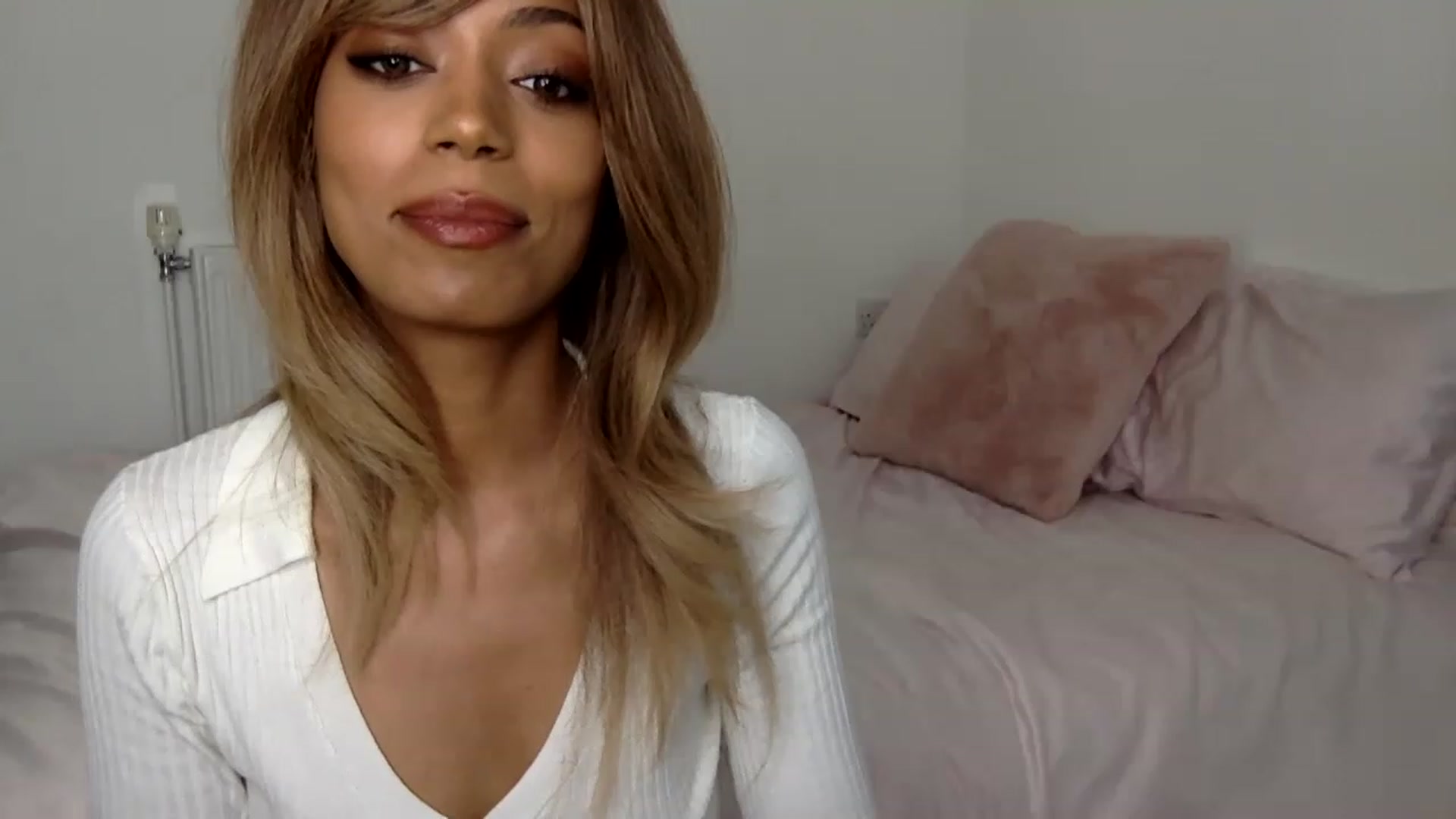 Gallery image thumbnail from MissLuna22's myfreecams stream on, 05/17/2023, 13:07 image 17 of 20