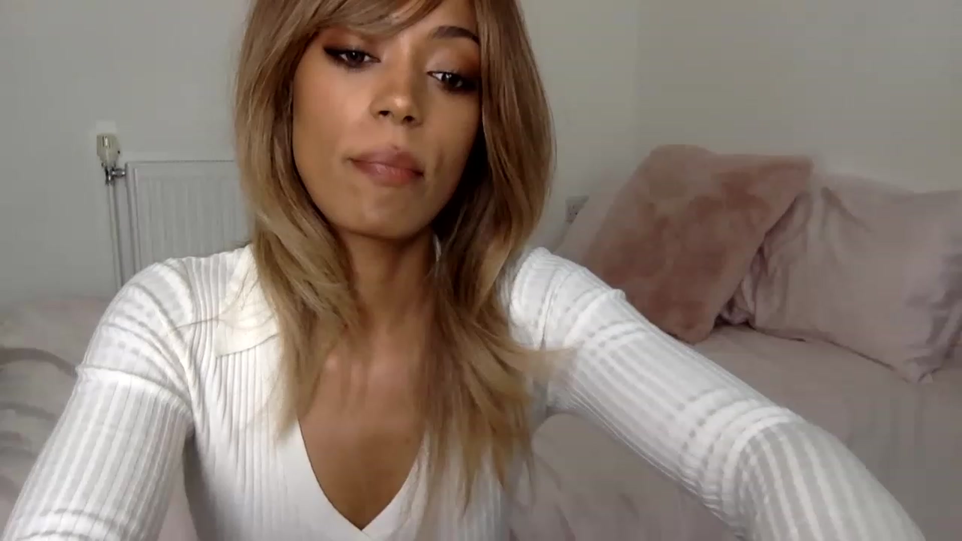 Gallery image thumbnail from MissLuna22's myfreecams stream on, 05/17/2023, 13:07 image 19 of 20