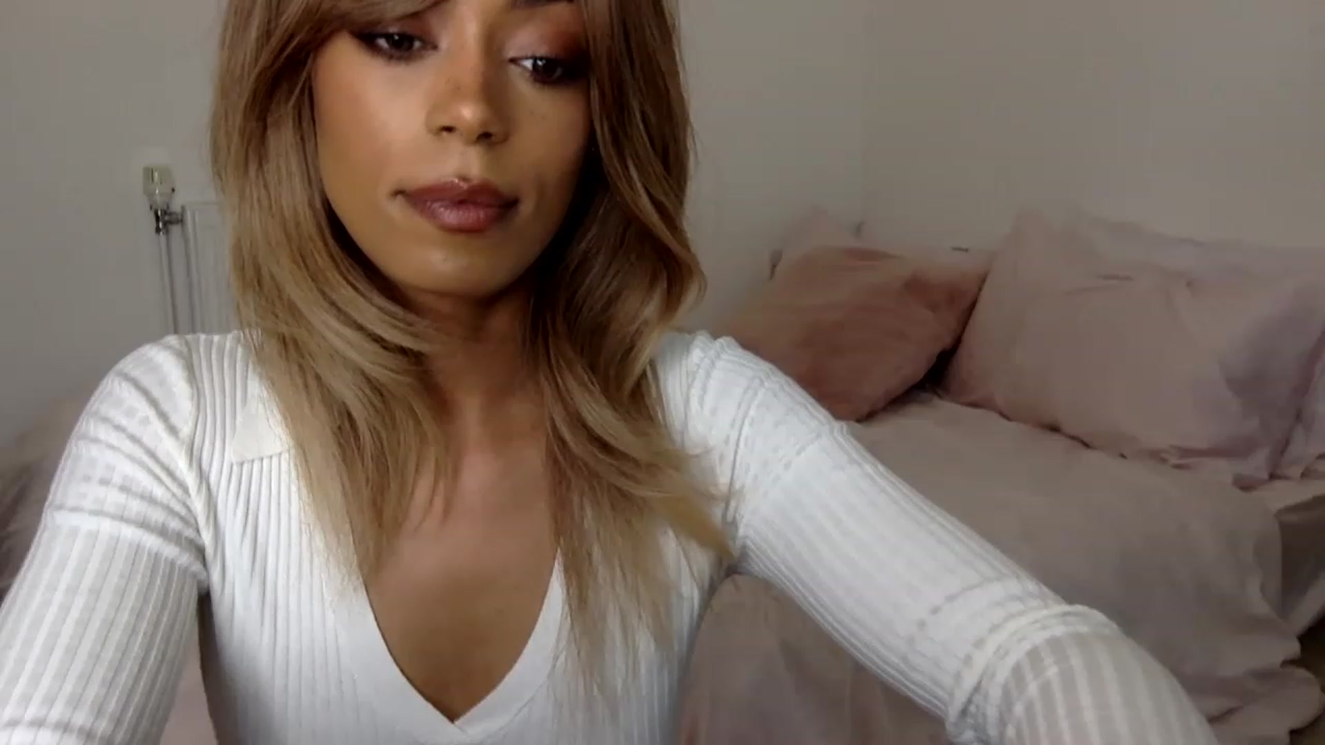 Gallery image thumbnail from MissLuna22's myfreecams stream on, 05/26/2023, 11:23 image 4 of 20