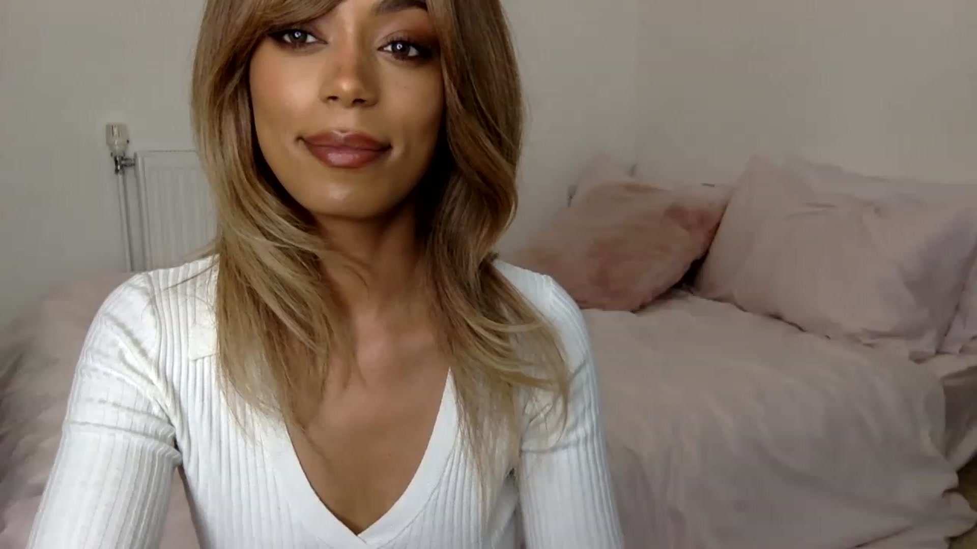 Gallery image thumbnail from MissLuna22's myfreecams stream on, 05/26/2023, 11:23 image 18 of 20