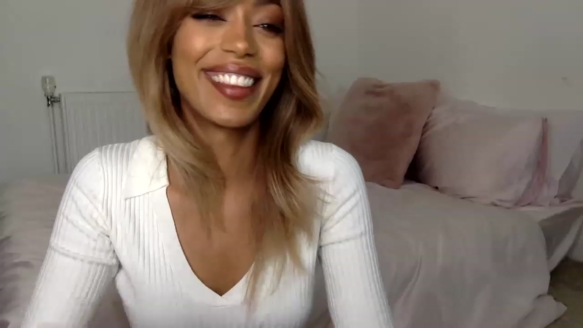 Gallery image thumbnail from MissLuna22's myfreecams stream on, 05/26/2023, 13:07 image 1 of 20