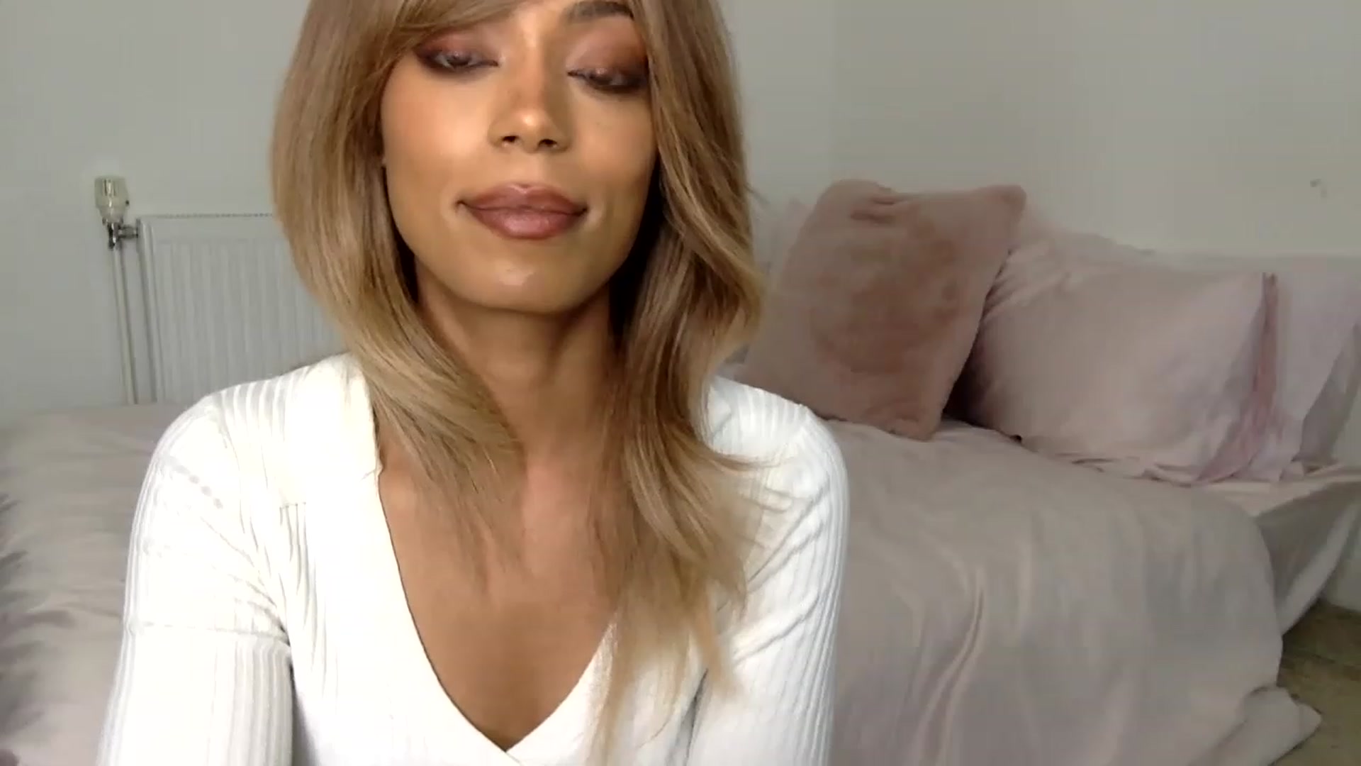 Gallery image thumbnail from MissLuna22's myfreecams stream on, 05/26/2023, 13:07 image 13 of 20