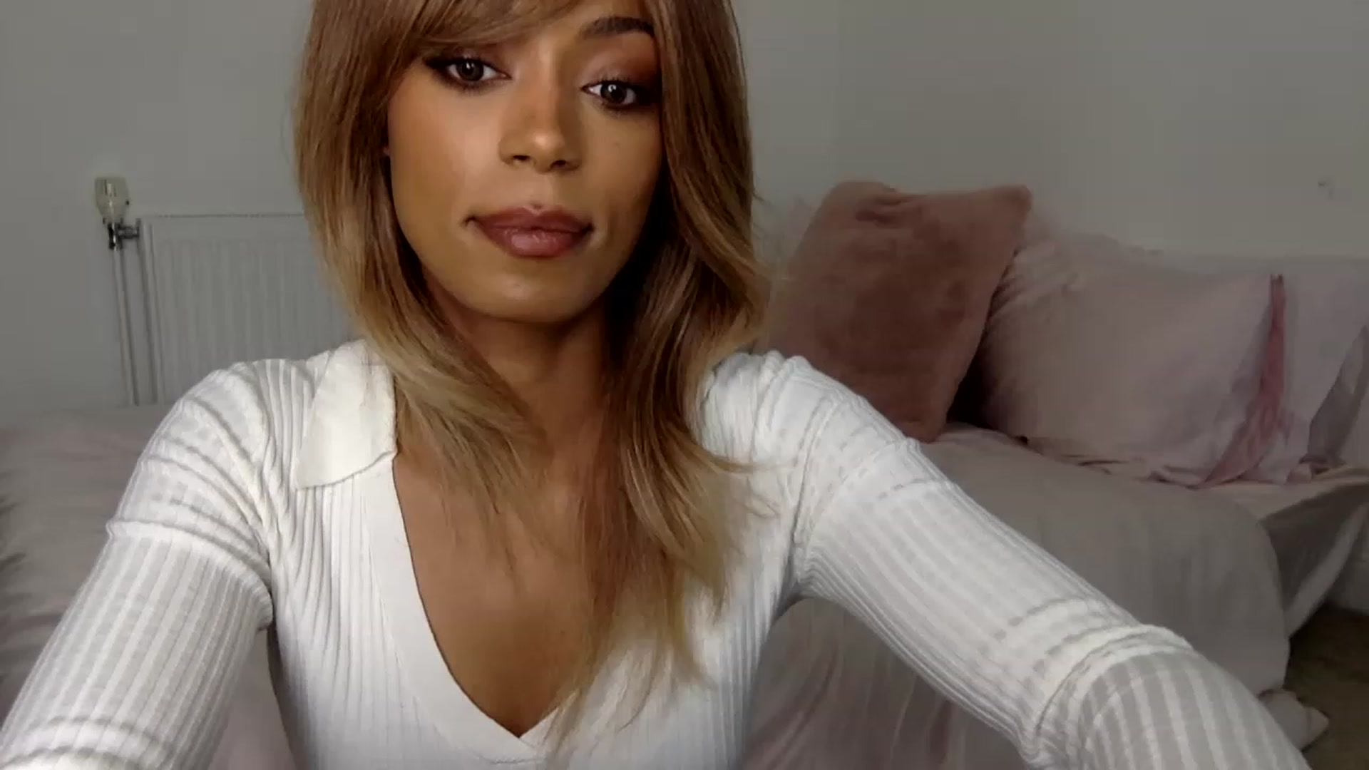 Gallery image thumbnail from MissLuna22's myfreecams stream on, 05/26/2023, 13:07 image 8 of 20