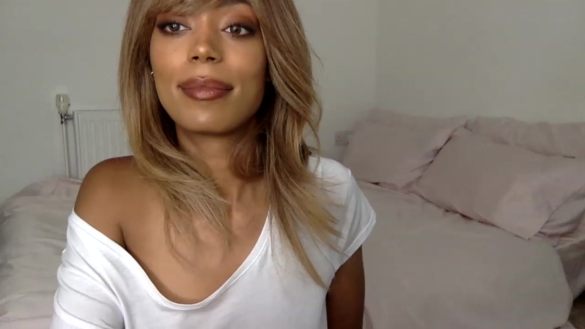 Gallery image thumbnail from MissLuna22's myfreecams stream on, 06/06/2023, 13:03 image 20 of 20