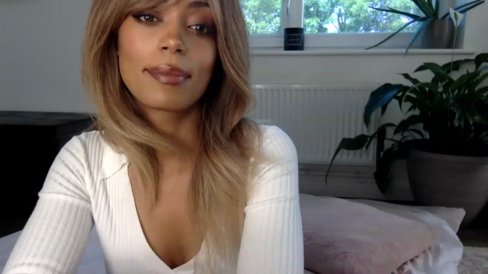Gallery image thumbnail from MissLuna22's myfreecams stream on, 06/08/2023, 11:48 image 6 of 20