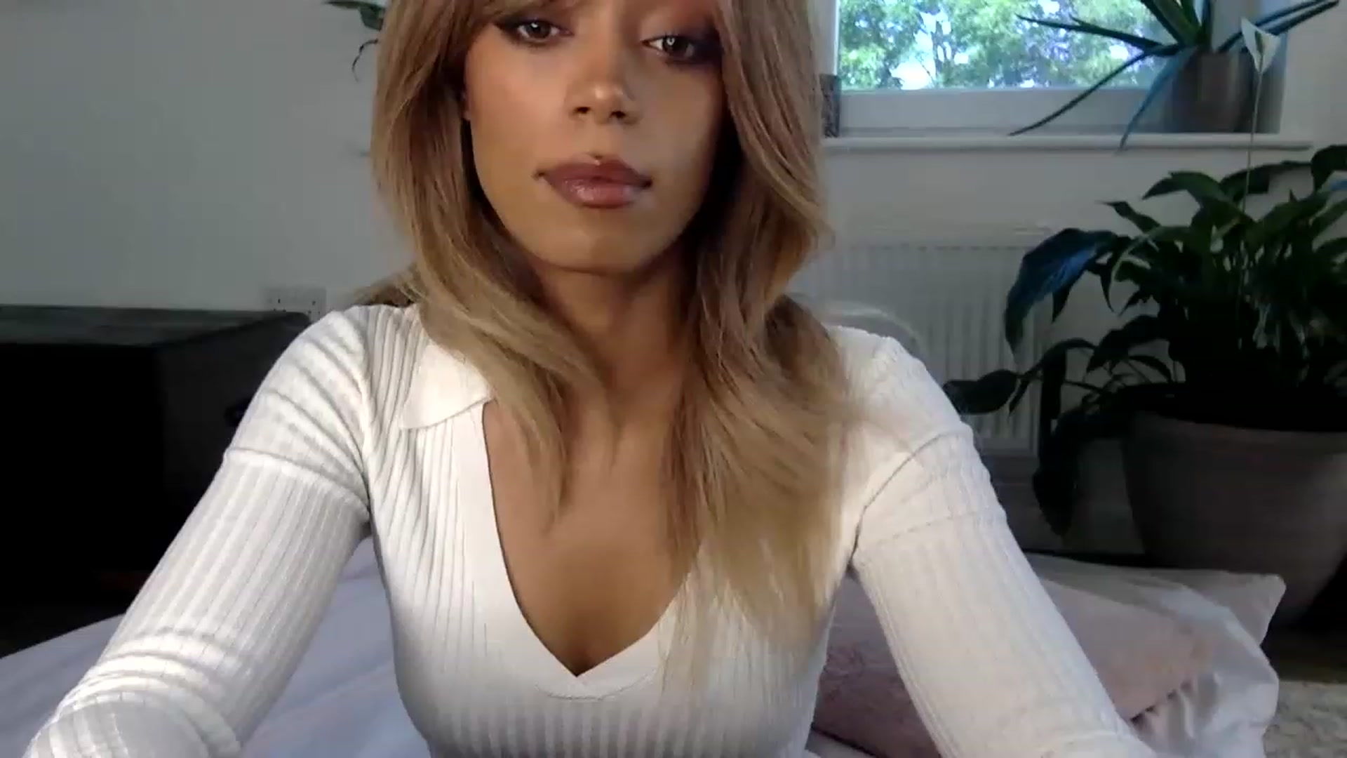 Gallery image thumbnail from MissLuna22's myfreecams stream on, 06/08/2023, 11:48 image 2 of 20