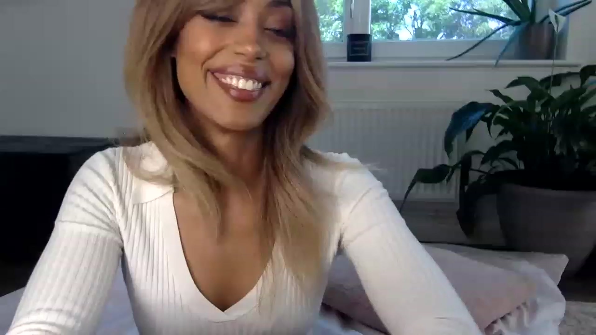 Gallery image thumbnail from MissLuna22's myfreecams stream on, 06/08/2023, 11:48 image 16 of 20