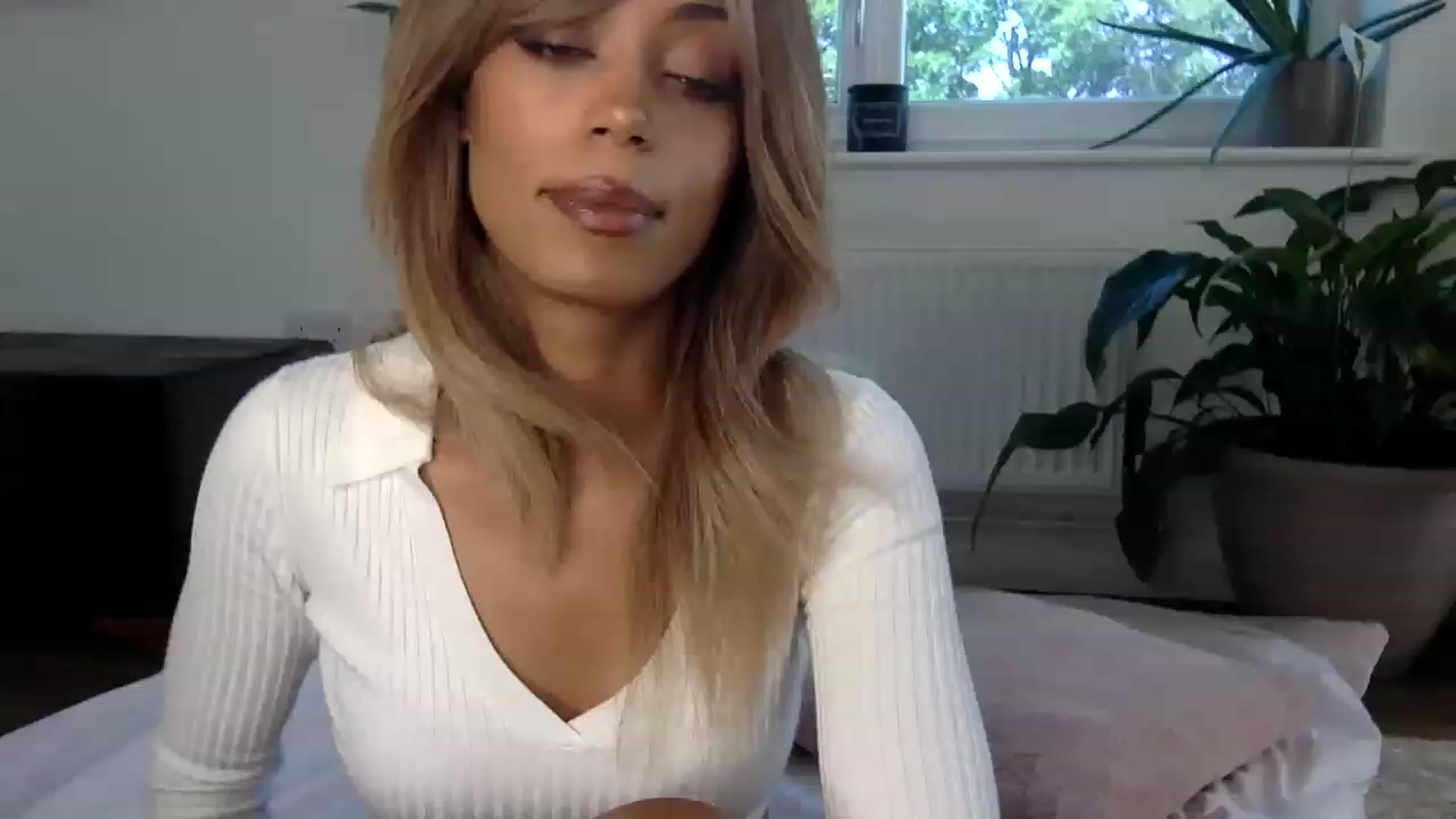 Gallery image thumbnail from MissLuna22's myfreecams stream on, 06/08/2023, 11:48 image 14 of 20