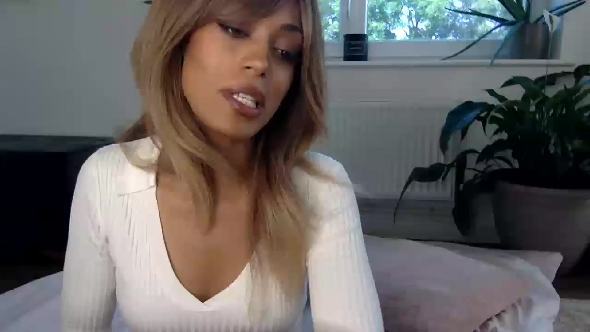 Gallery image thumbnail from MissLuna22's myfreecams stream on, 06/08/2023, 11:48 image 19 of 20