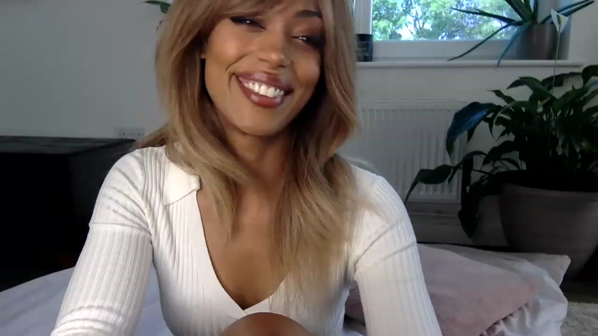 Gallery image thumbnail from MissLuna22's myfreecams stream on, 06/08/2023, 11:48 image 3 of 20
