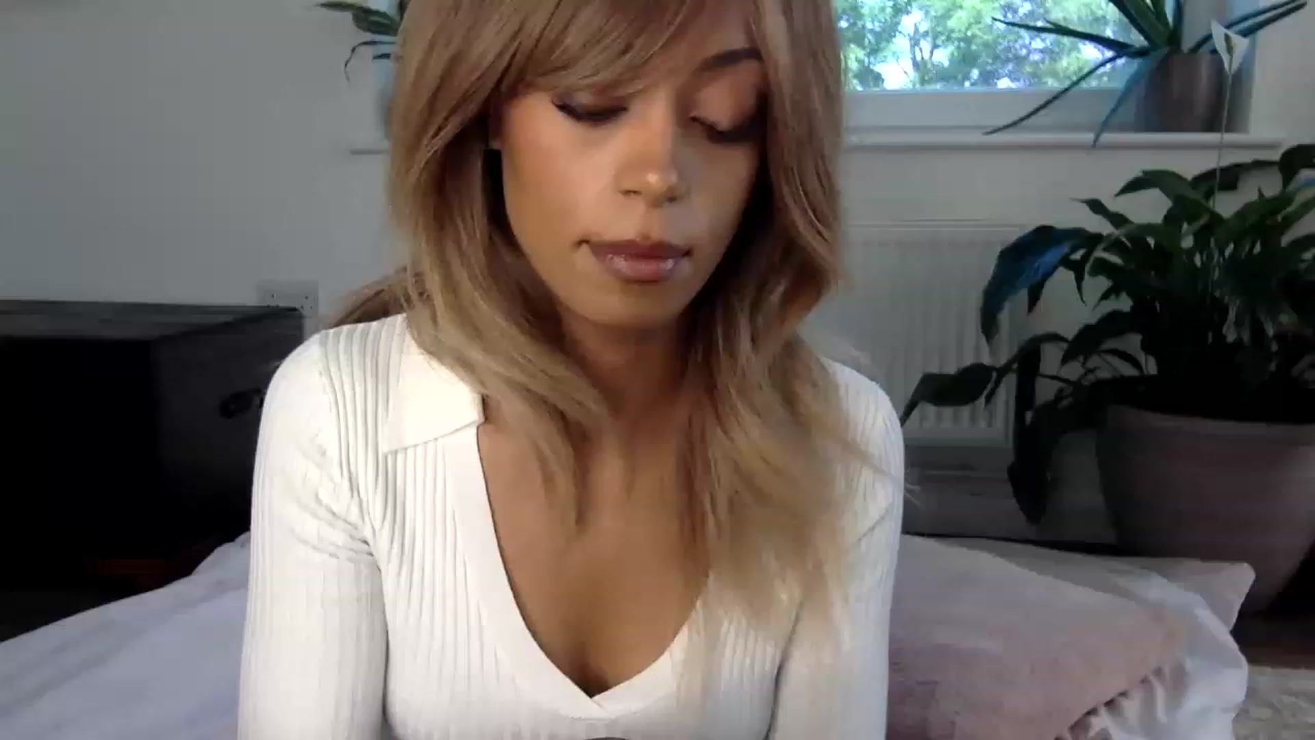 Gallery image thumbnail from MissLuna22's myfreecams stream on, 06/08/2023, 11:48 image 1 of 20
