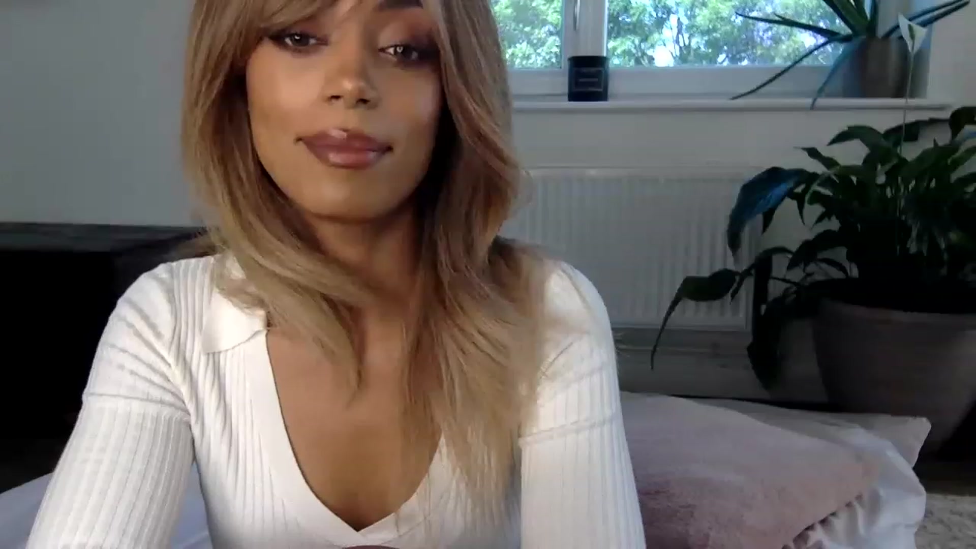 Gallery image thumbnail from MissLuna22's myfreecams stream on, 06/08/2023, 11:48 image 12 of 20