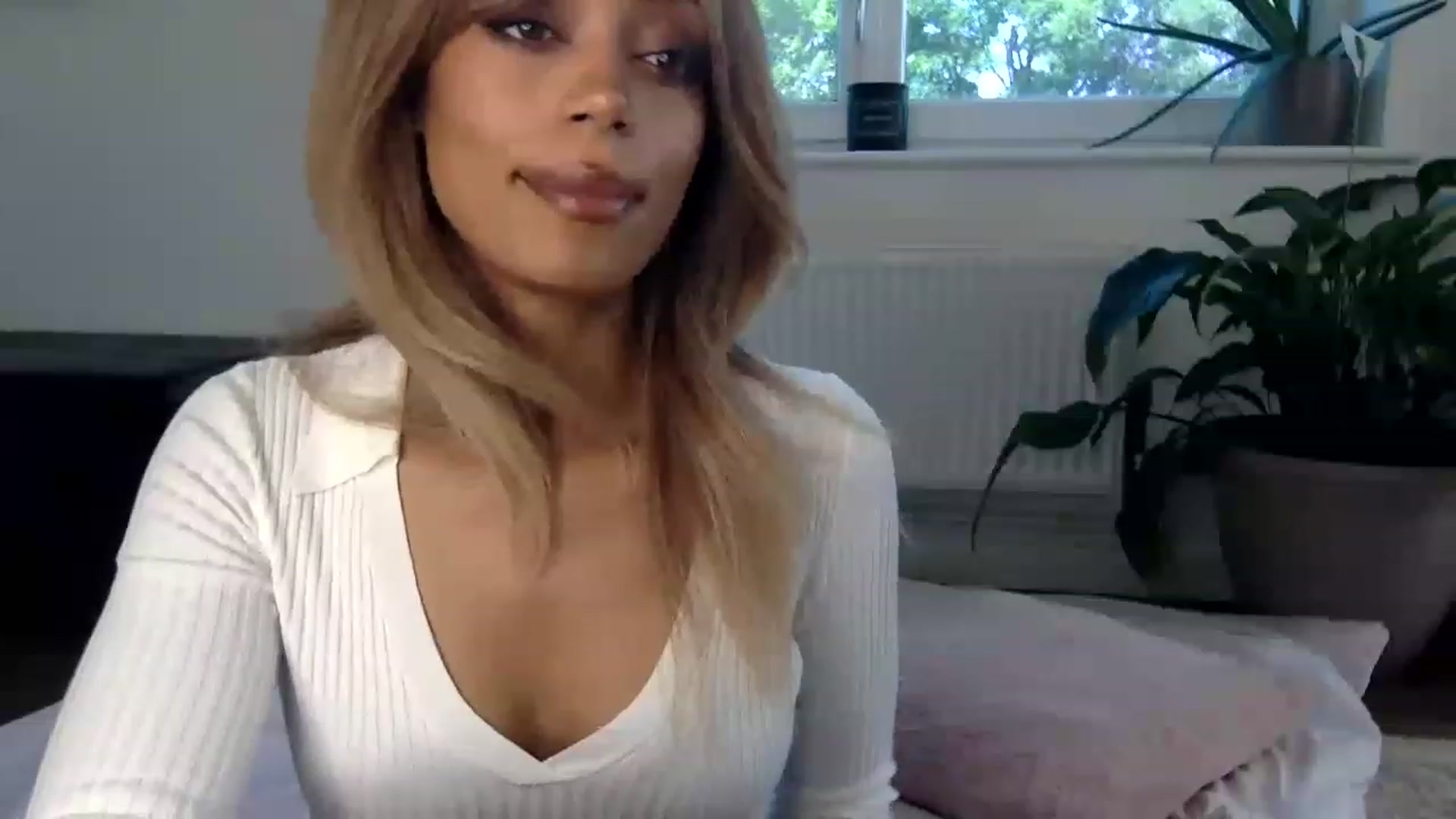 Gallery image thumbnail from MissLuna22's myfreecams stream on, 06/08/2023, 11:48 image 17 of 20