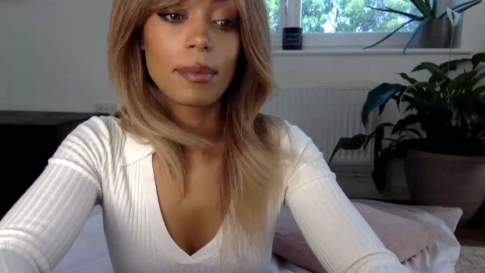 Gallery image thumbnail from MissLuna22's myfreecams stream on, 06/08/2023, 11:48 image 8 of 20