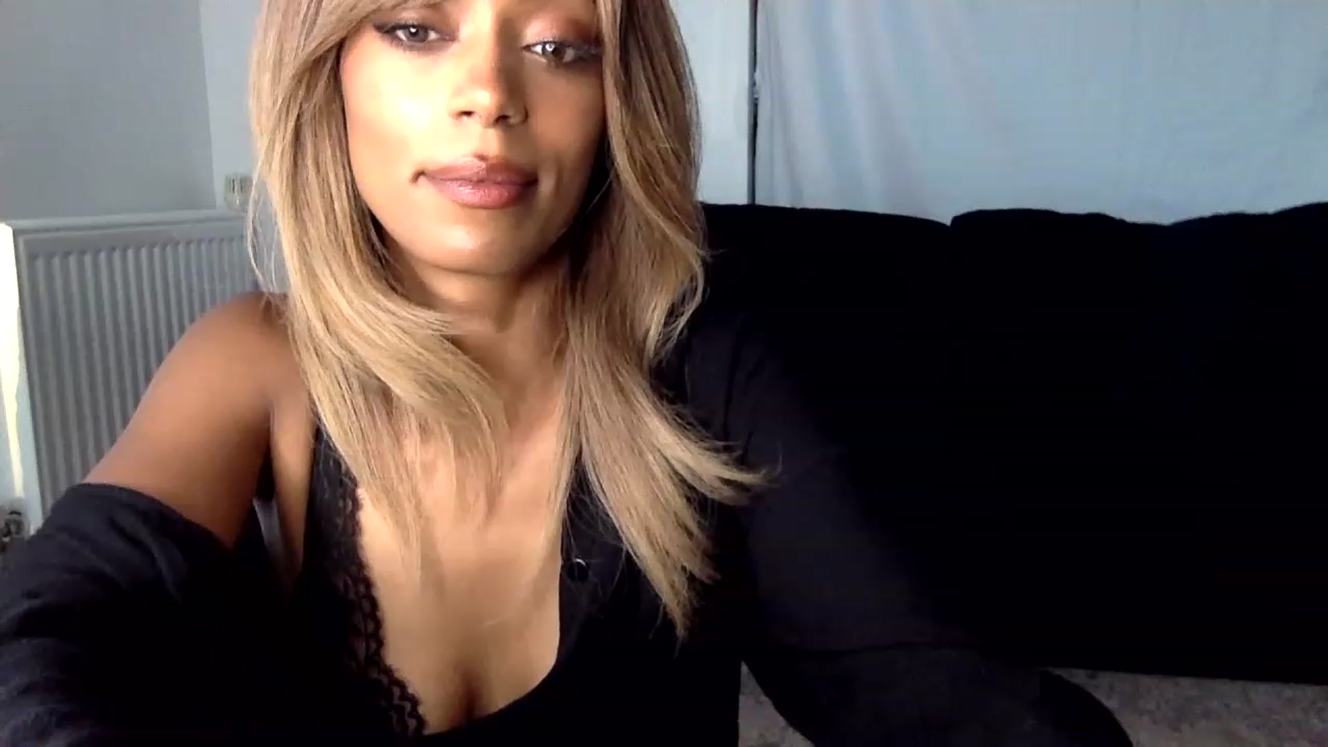 Gallery image thumbnail from MissLuna22's myfreecams stream on, 06/24/2023, 20:09 image 12 of 20