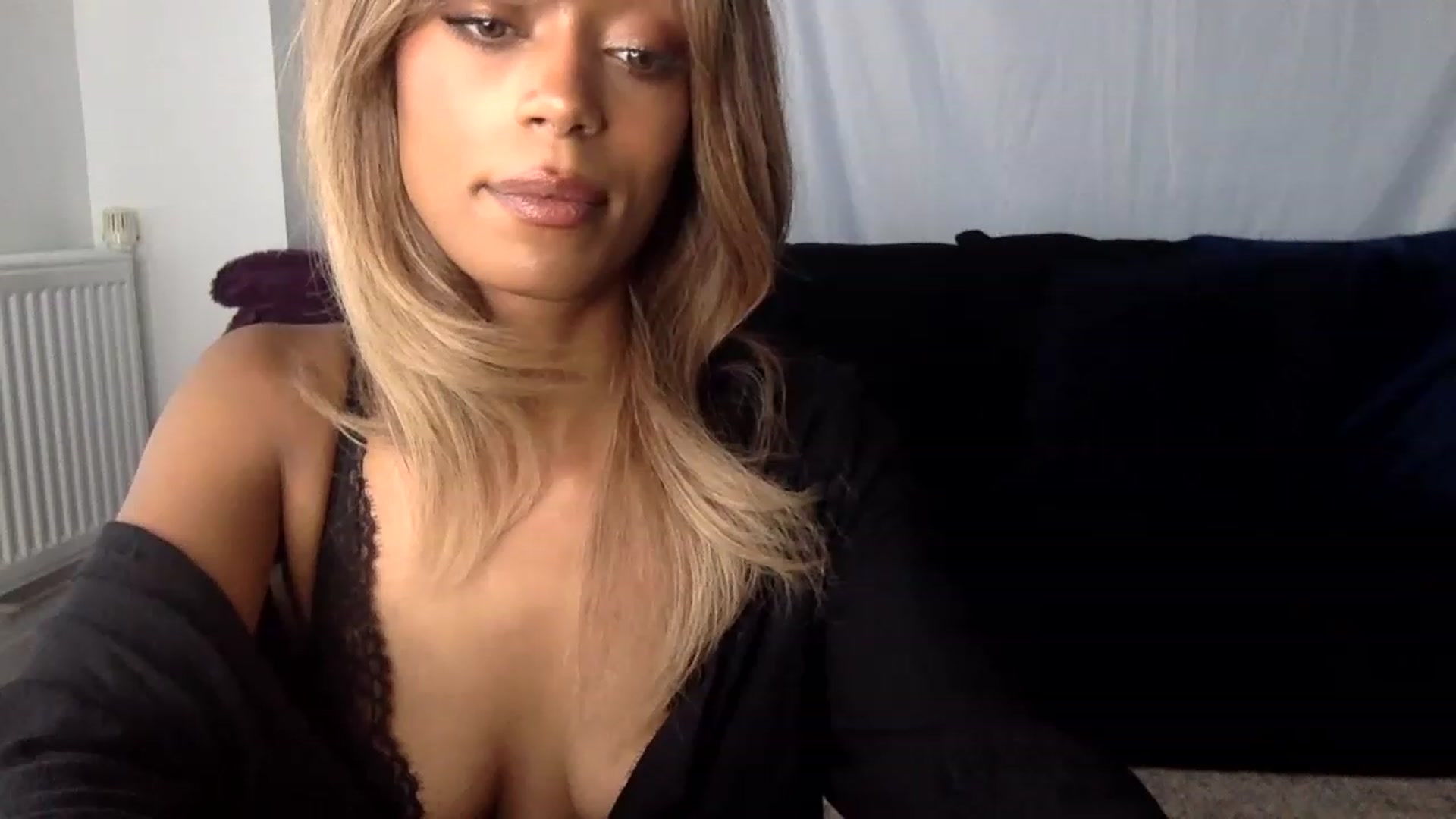 Gallery image thumbnail from MissLuna22's myfreecams stream on, 07/22/2023, 15:02 image 16 of 20