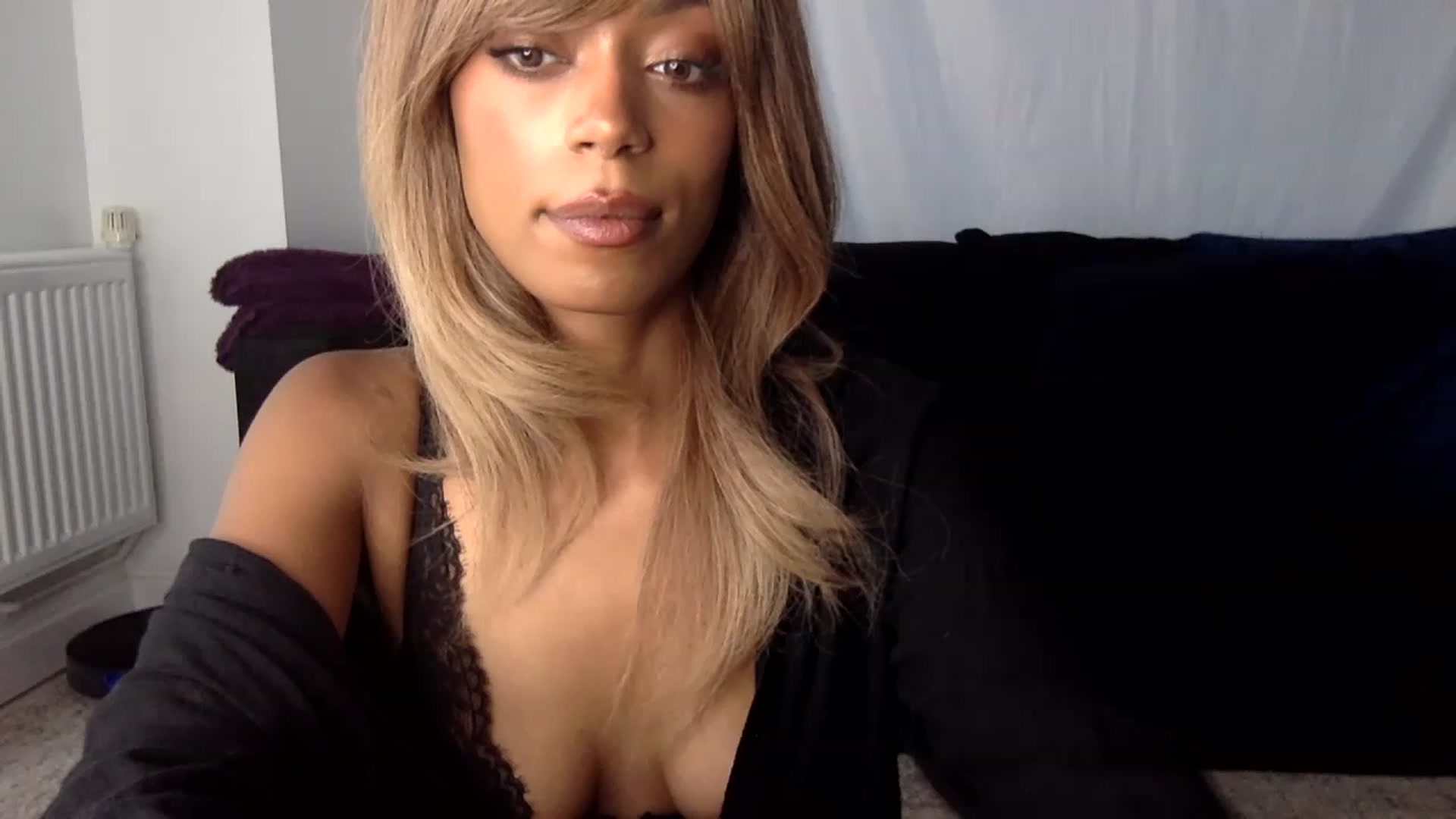 Gallery image thumbnail from MissLuna22's myfreecams stream on, 07/22/2023, 15:45 image 2 of 20