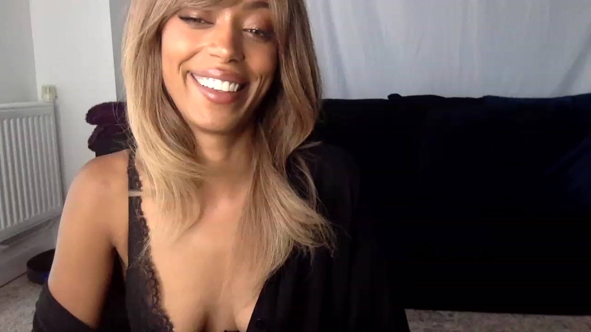 Gallery image thumbnail from MissLuna22's myfreecams stream on, 07/22/2023, 15:45 image 5 of 20