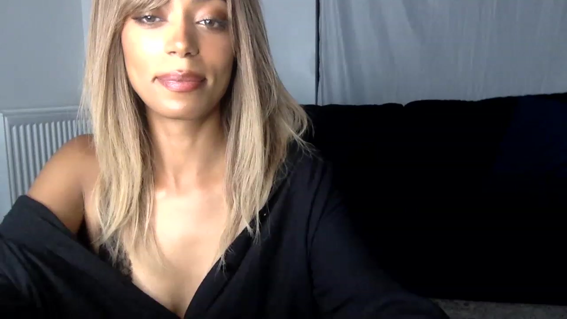 Gallery image thumbnail from MissLuna22's myfreecams stream on, 08/05/2023, 19:15 image 16 of 20