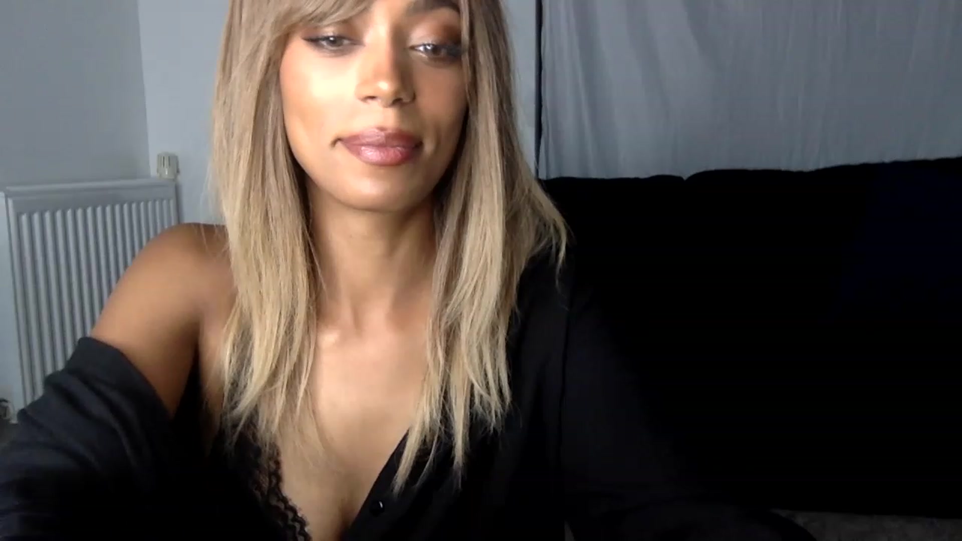 Gallery image thumbnail from MissLuna22's myfreecams stream on, 08/05/2023, 19:15 image 19 of 20