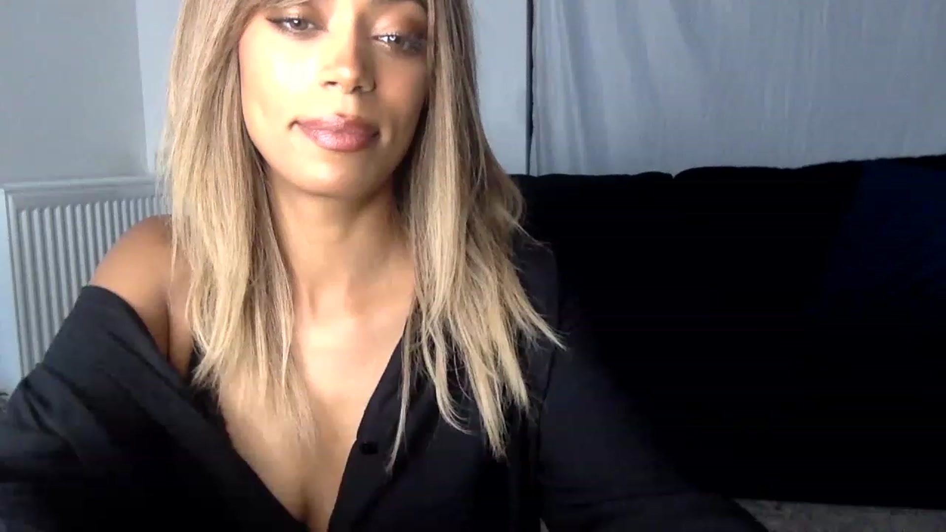 Gallery image thumbnail from MissLuna22's myfreecams stream on, 08/05/2023, 19:15 image 4 of 20