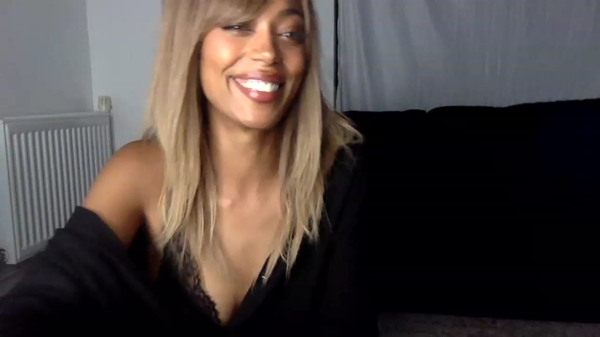 Gallery image thumbnail from MissLuna22's myfreecams stream on, 08/05/2023, 19:15 image 17 of 20