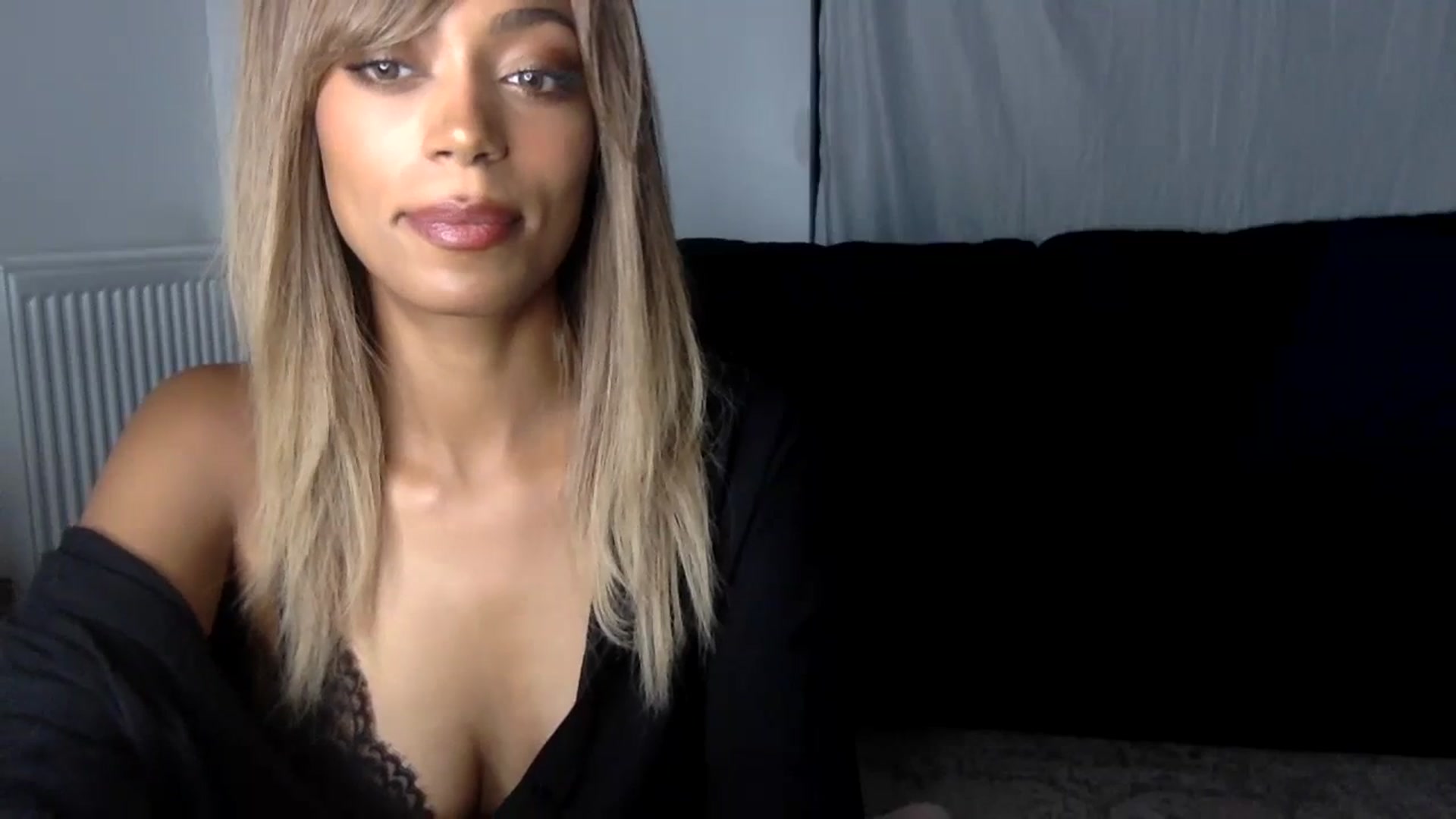 Gallery image thumbnail from MissLuna22's myfreecams stream on, 08/05/2023, 20:14 image 17 of 20