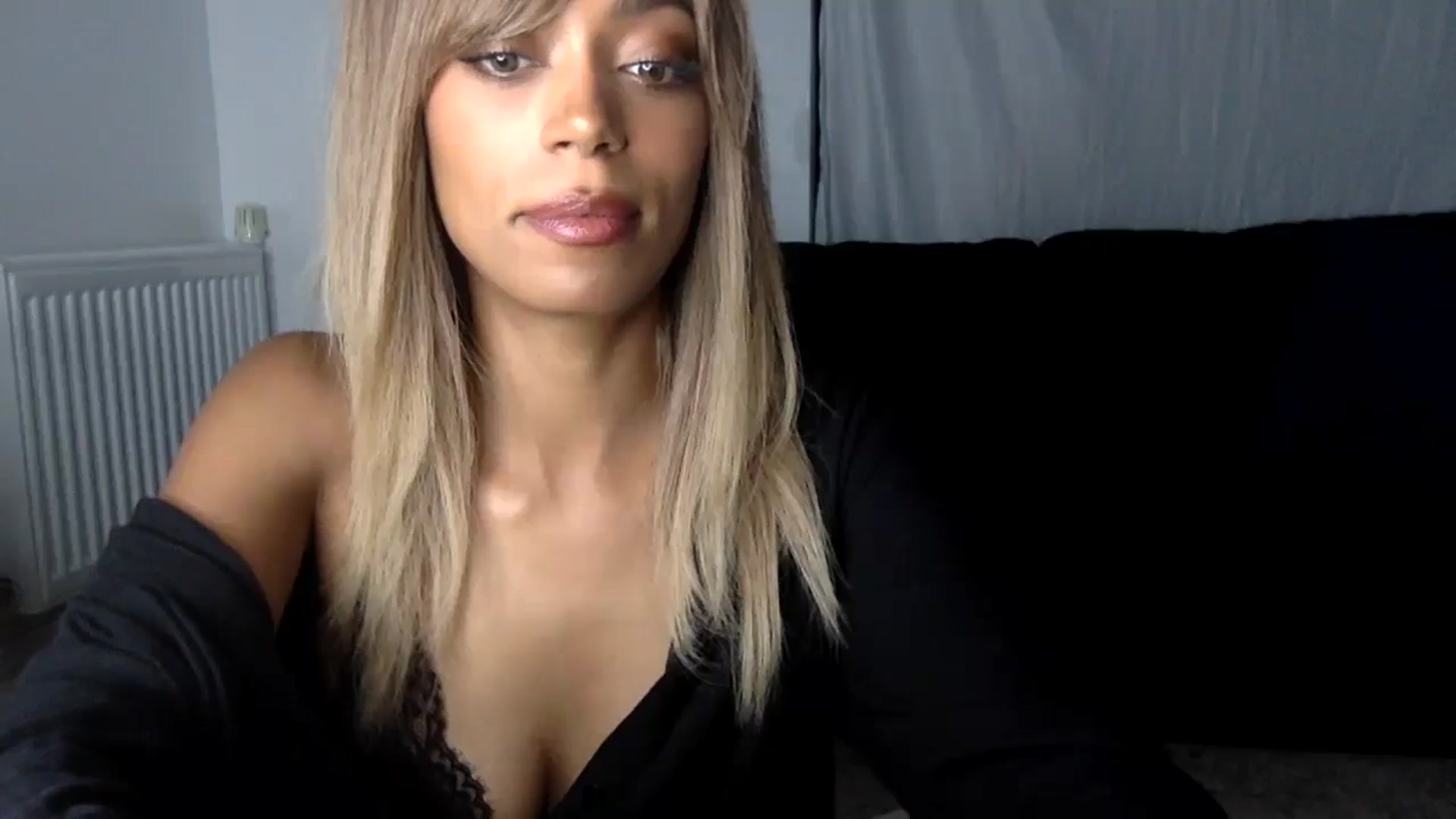Gallery image thumbnail from MissLuna22's myfreecams stream on, 08/05/2023, 20:14 image 16 of 20