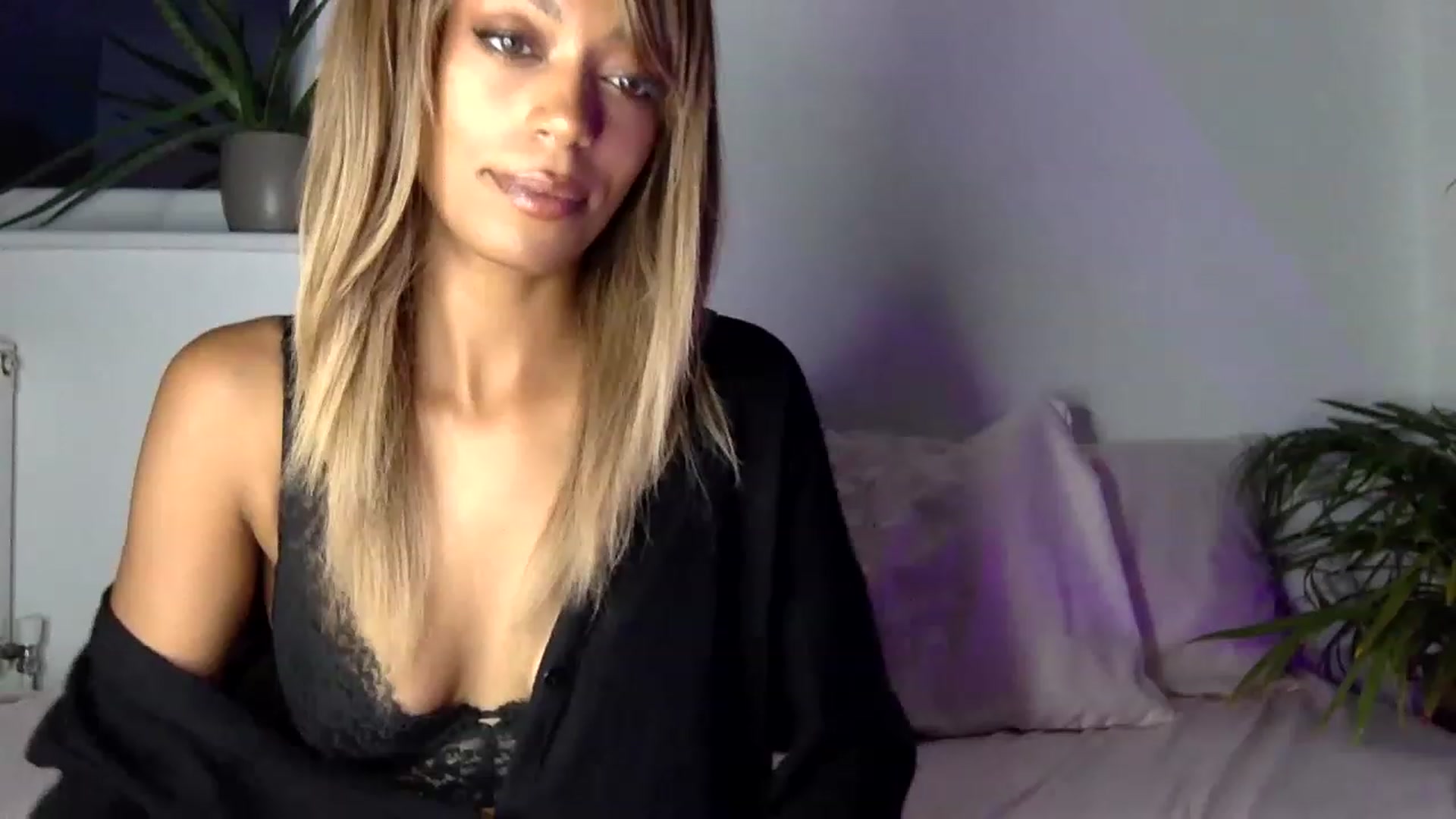 Gallery image thumbnail from MissLuna22's myfreecams stream on, 08/22/2023, 20:17 image 2 of 20