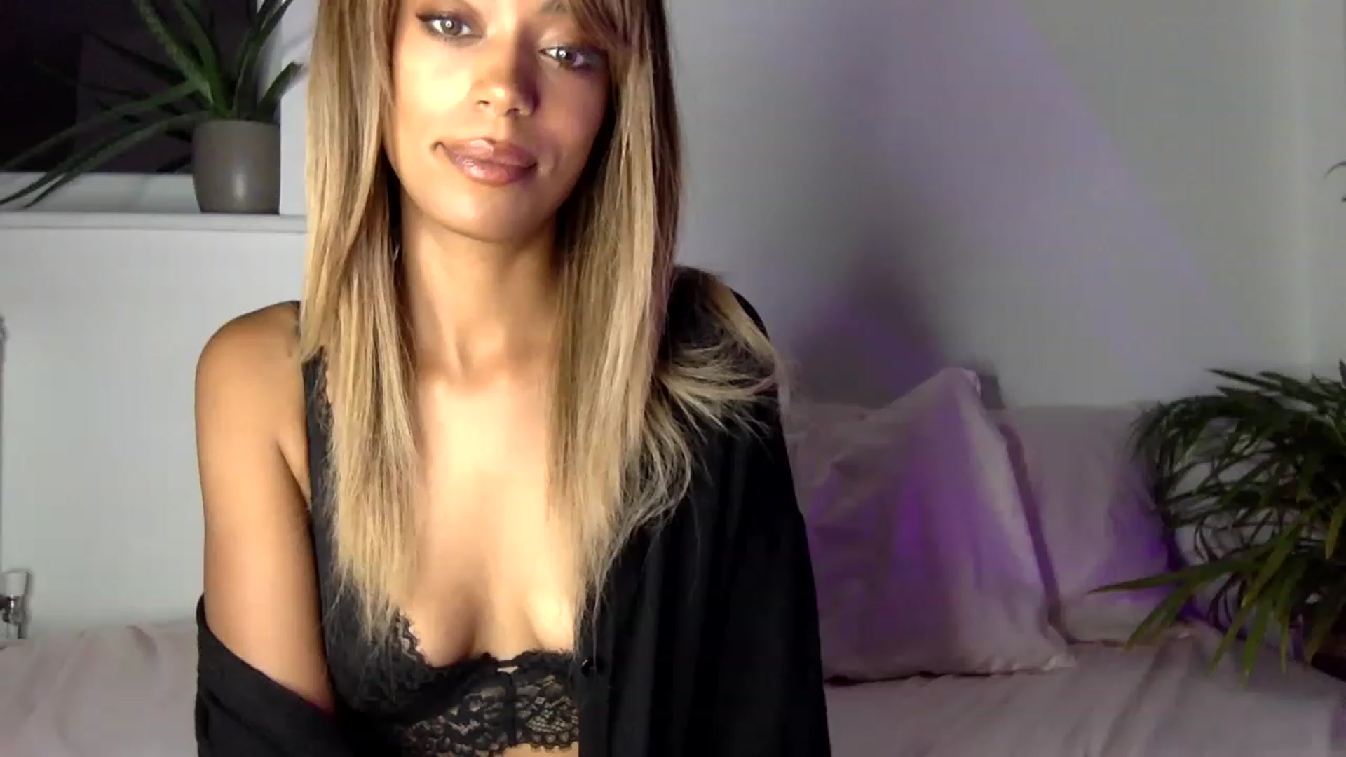 Gallery image thumbnail from MissLuna22's myfreecams stream on, 08/22/2023, 20:17 image 19 of 20