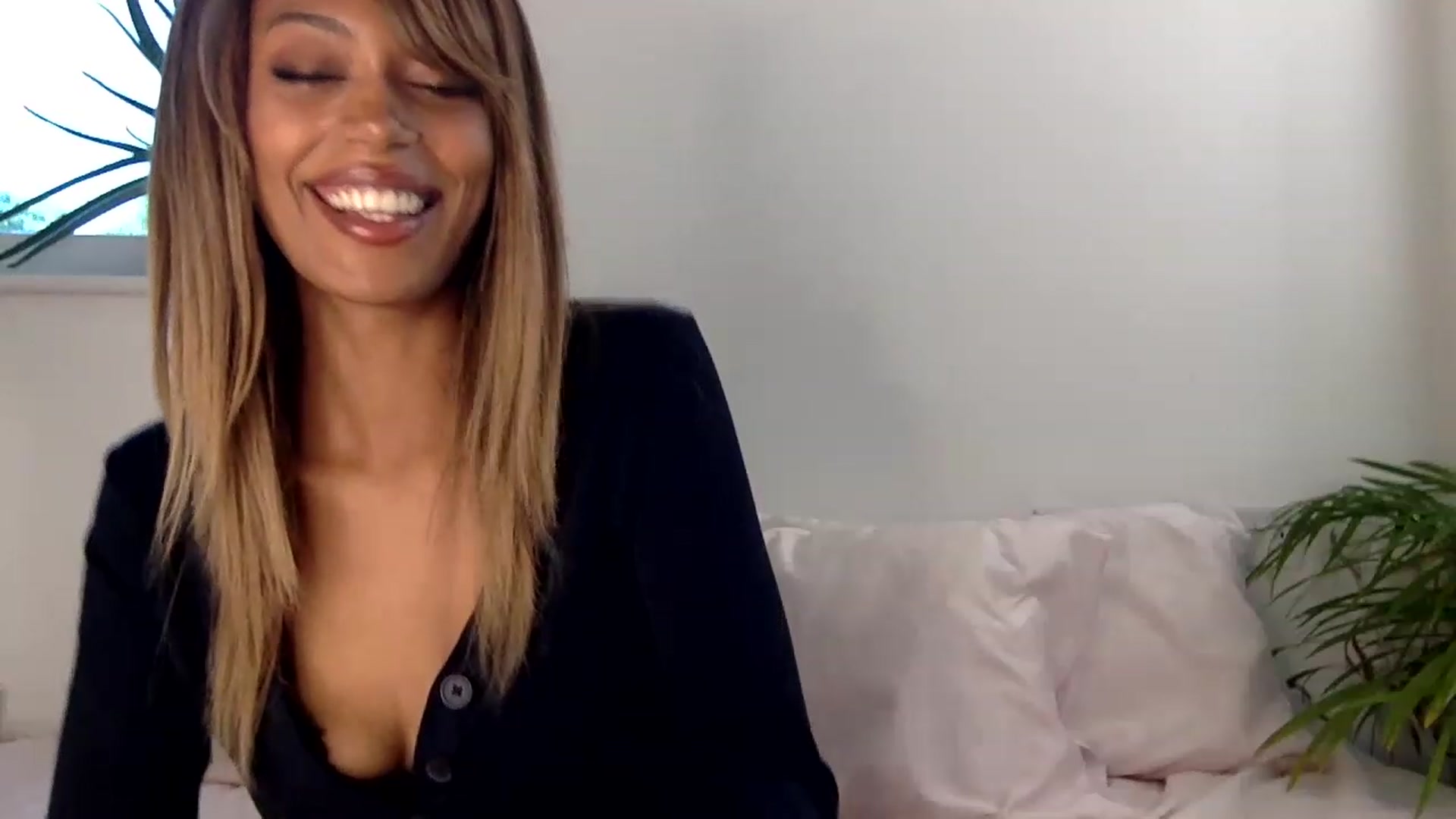 Gallery image thumbnail from MissLuna22's myfreecams stream on, 08/23/2023, 13:41 image 5 of 20