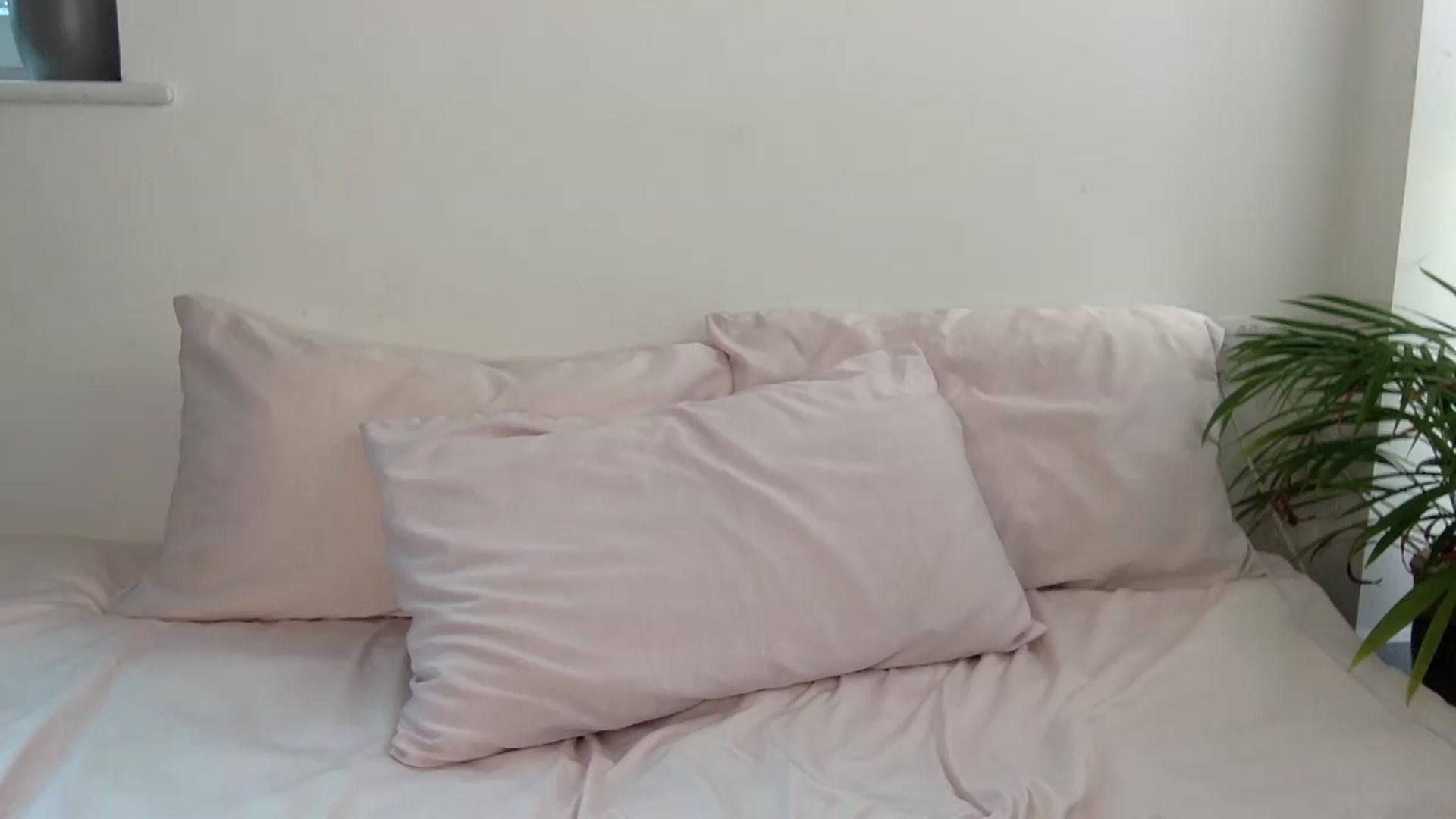 Gallery image thumbnail from MissLuna22's myfreecams stream on, 08/25/2023, 14:44 image 9 of 20