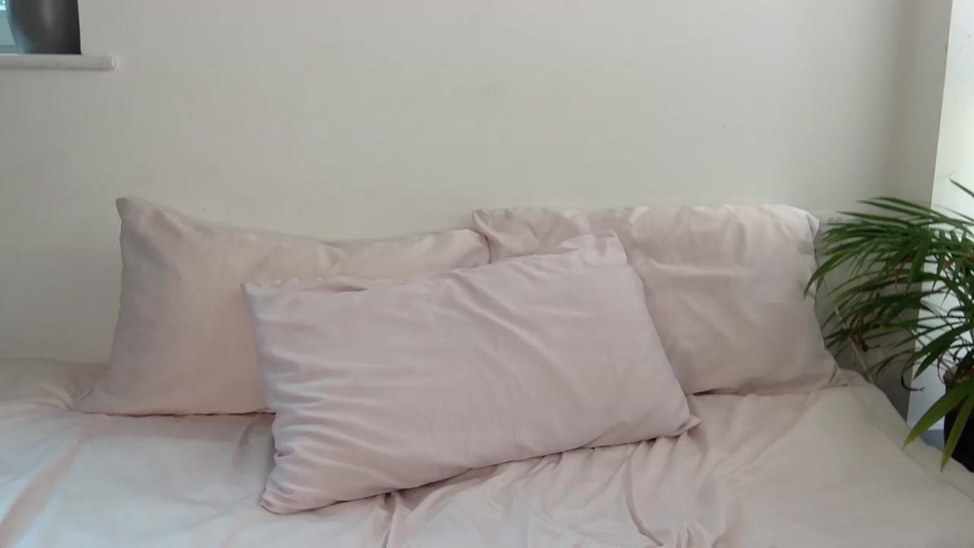 Gallery image thumbnail from MissLuna22's myfreecams stream on, 08/25/2023, 14:44 image 8 of 20