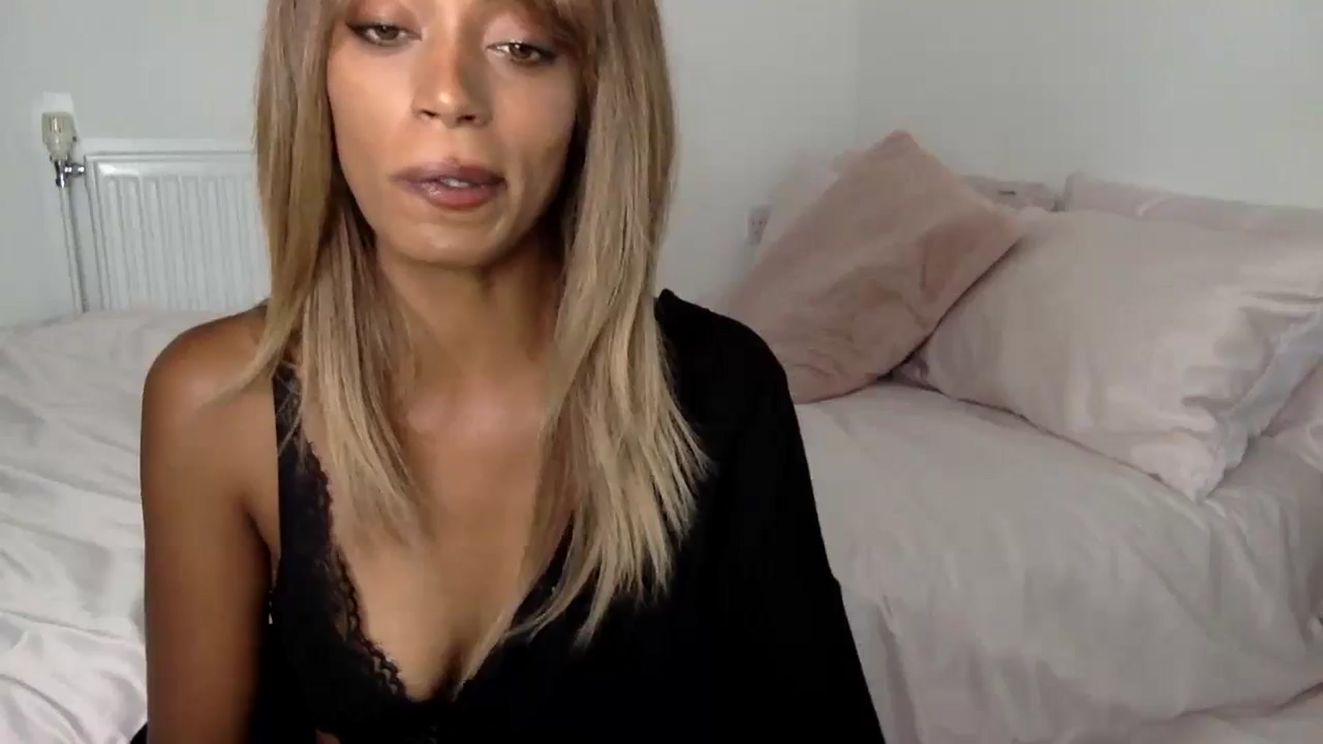 Gallery image thumbnail from MissLuna22's myfreecams stream on, 09/13/2023, 12:55 image 7 of 20