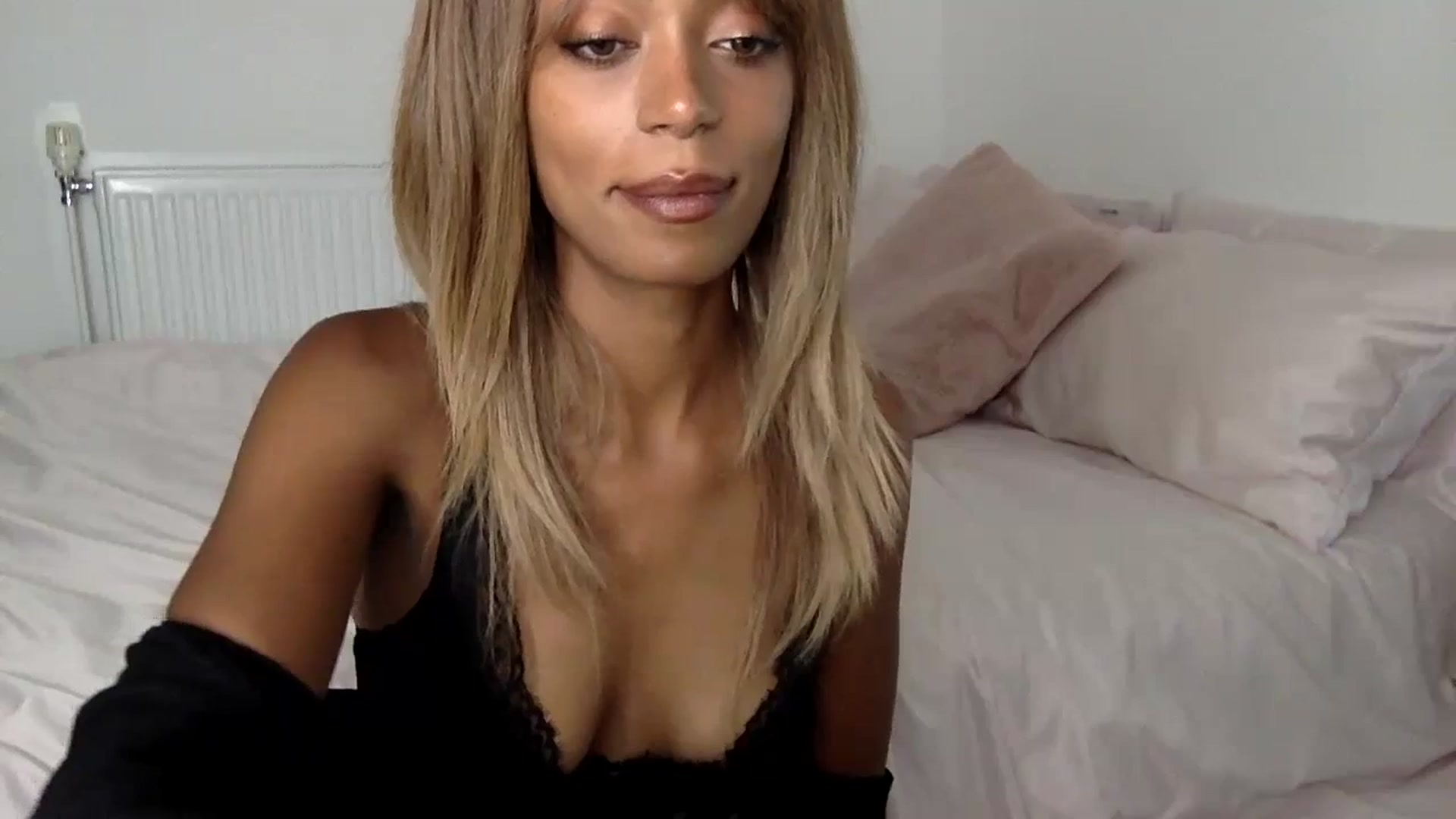 Gallery image thumbnail from MissLuna22's myfreecams stream on, 09/13/2023, 12:55 image 17 of 20