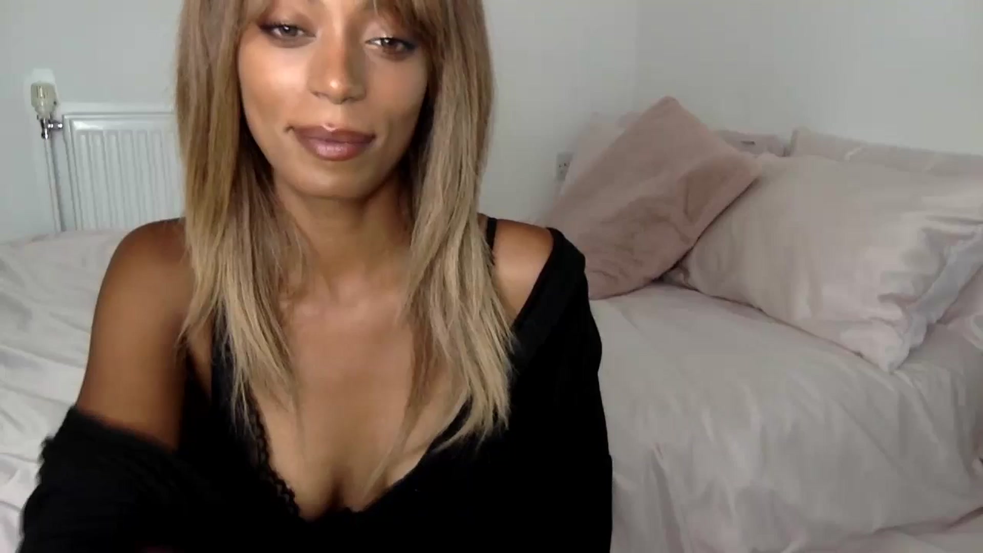 Gallery image thumbnail from MissLuna22's myfreecams stream on, 09/13/2023, 12:55 image 10 of 20