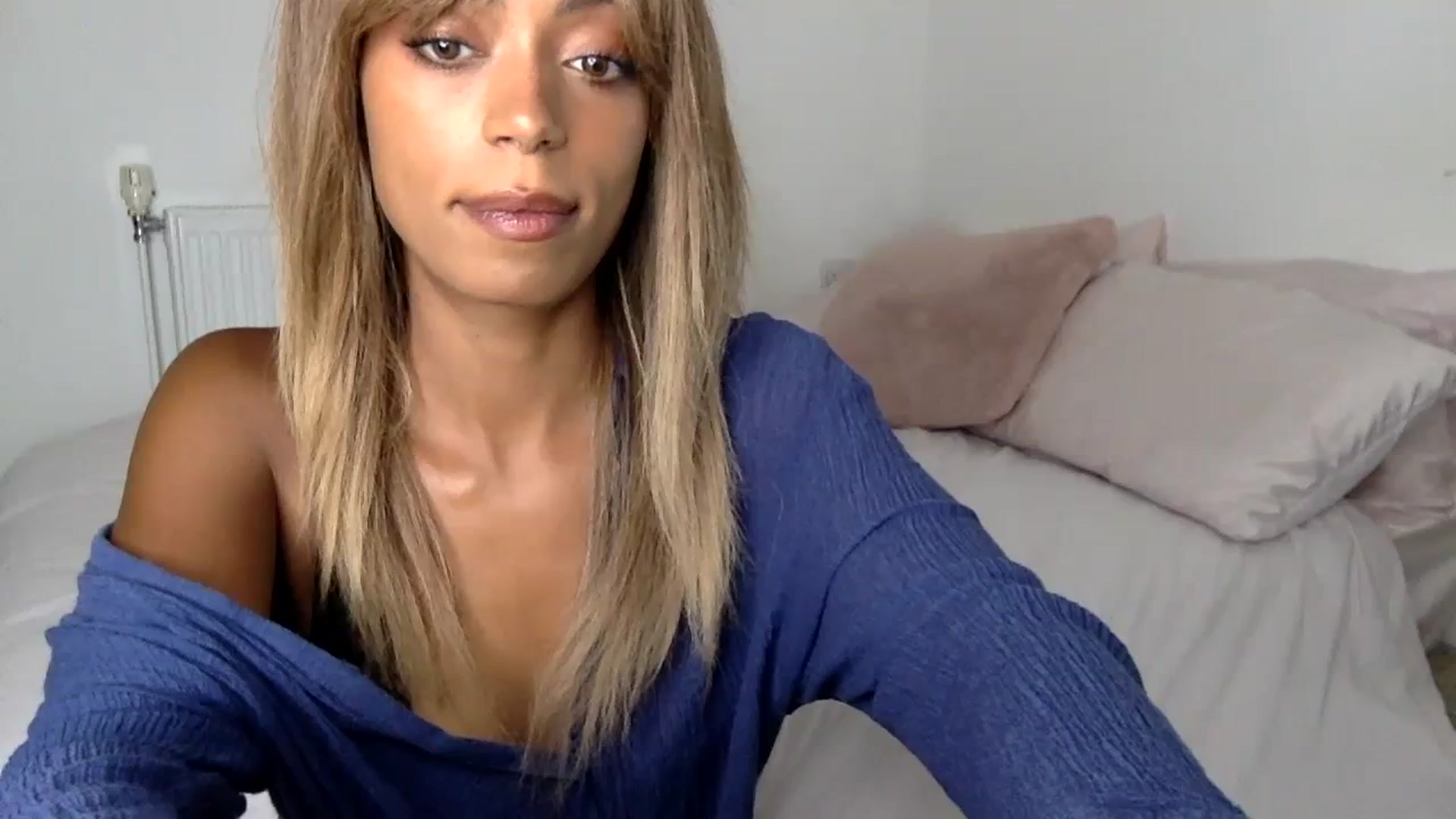 Gallery image thumbnail from MissLuna22's myfreecams stream on, 09/19/2023, 11:42 image 5 of 20