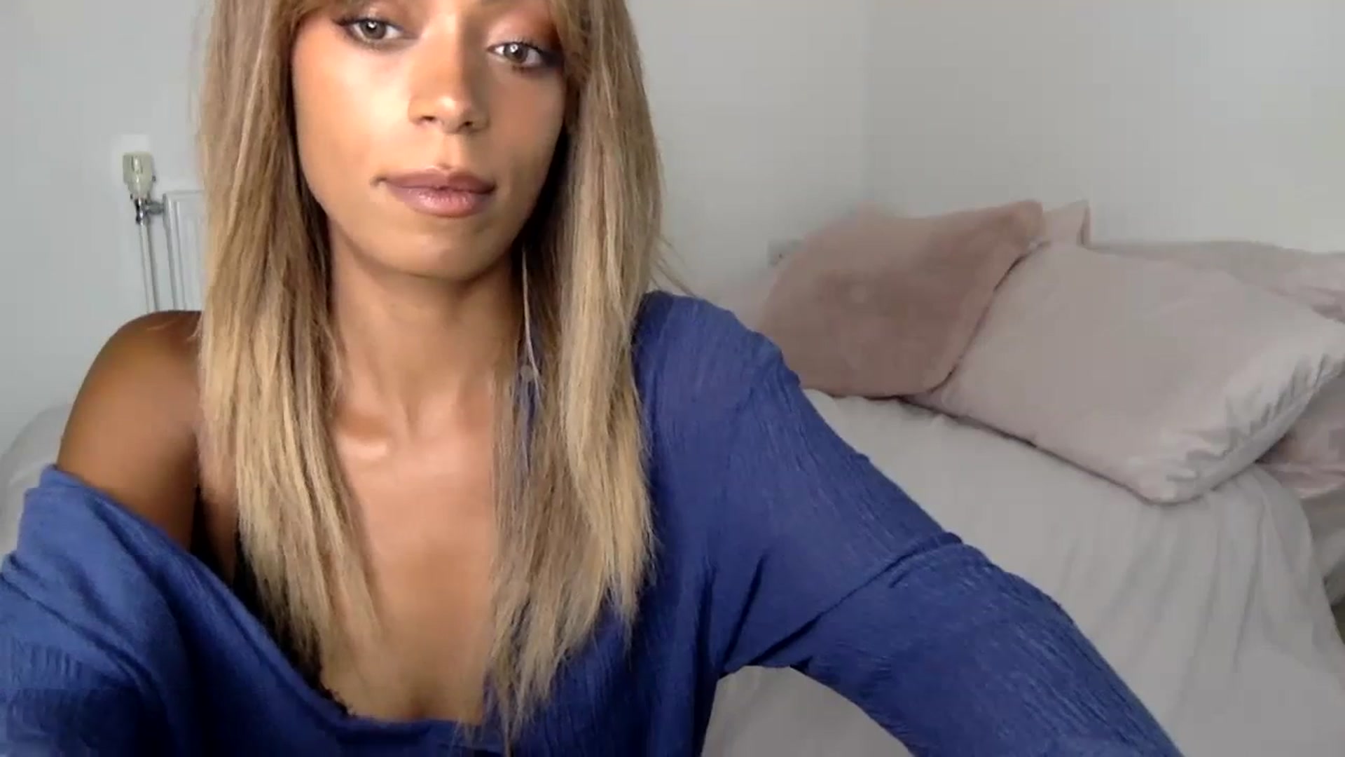 Gallery image thumbnail from MissLuna22's myfreecams stream on, 09/19/2023, 11:42 image 13 of 20