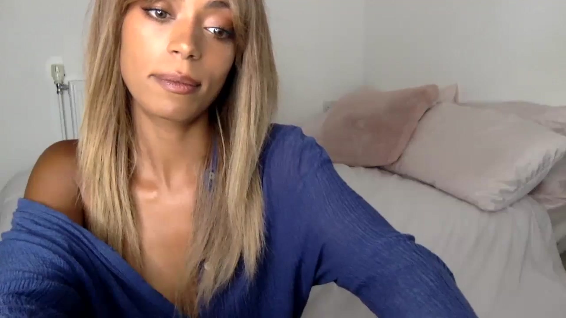 Gallery image thumbnail from MissLuna22's myfreecams stream on, 09/19/2023, 11:42 image 17 of 20